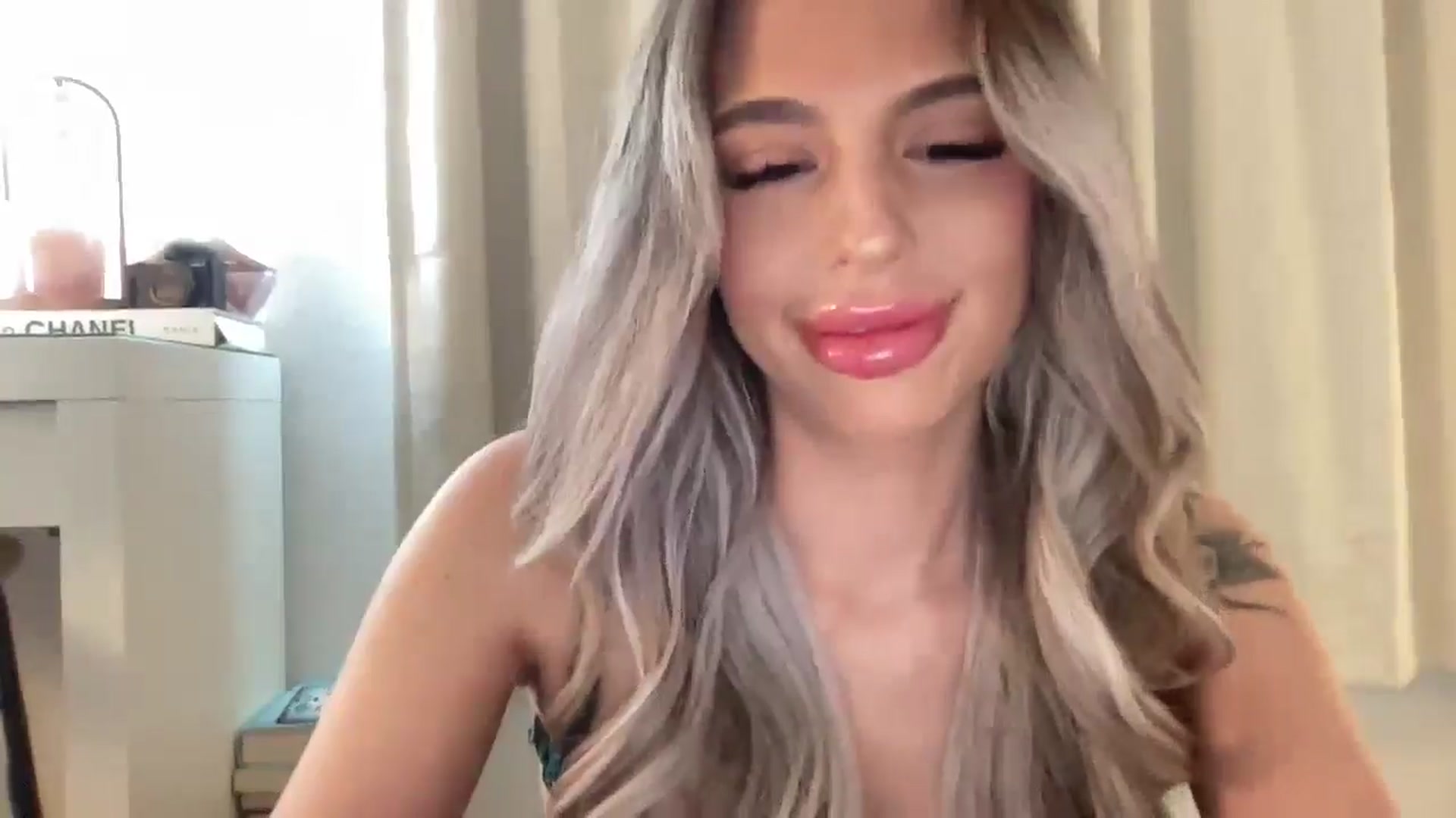 Gallery image thumbnail from aryaaxo's myfreecams stream on, 08/11/2025, 19:22 image 8 of 20