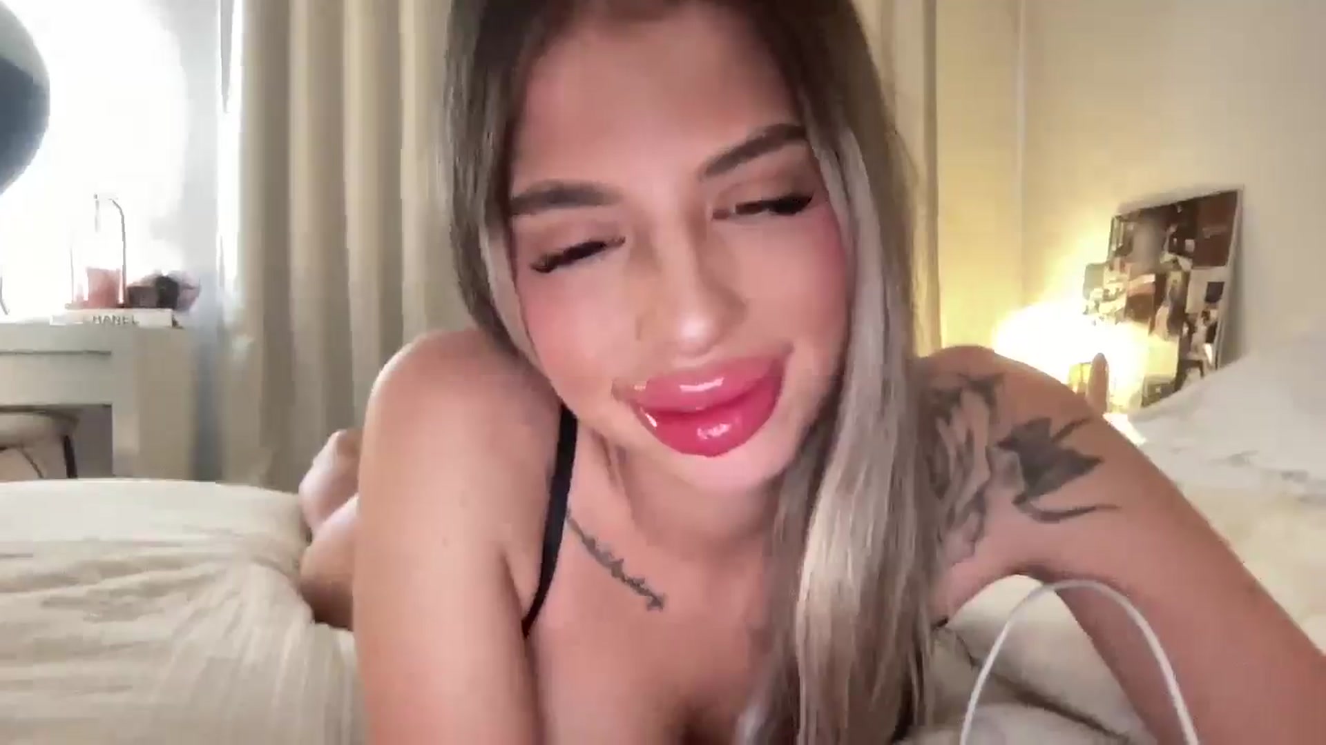 Gallery image thumbnail from aryaaxo's myfreecams stream on, 08/17/2025, 09:41 image 16 of 20