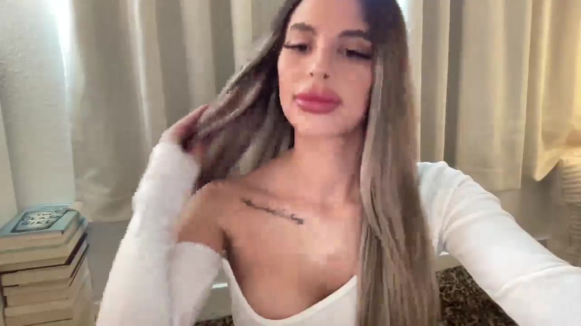 Gallery image thumbnail from aryaaxo's myfreecams stream on, 08/20/2025, 19:56 image 16 of 20