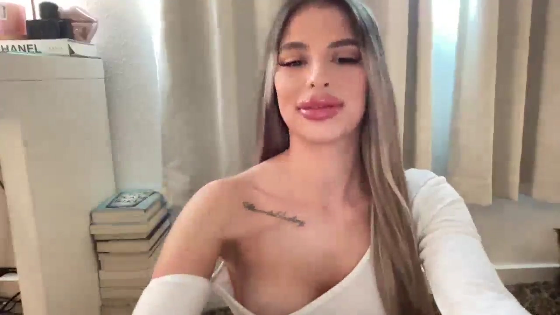 Gallery image thumbnail from aryaaxo's myfreecams stream on, 08/20/2025, 19:56 image 6 of 20