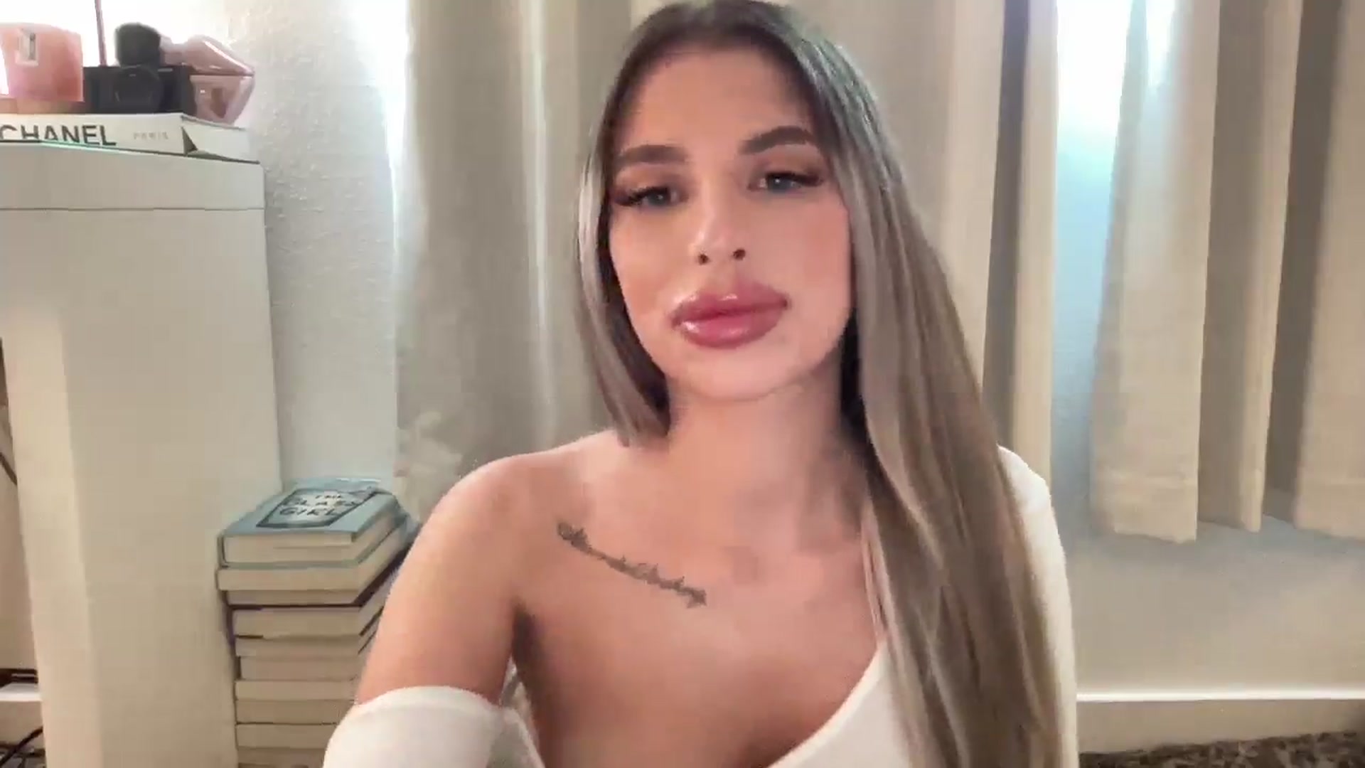 Gallery image thumbnail from aryaaxo's myfreecams stream on, 08/20/2025, 19:56 image 7 of 20