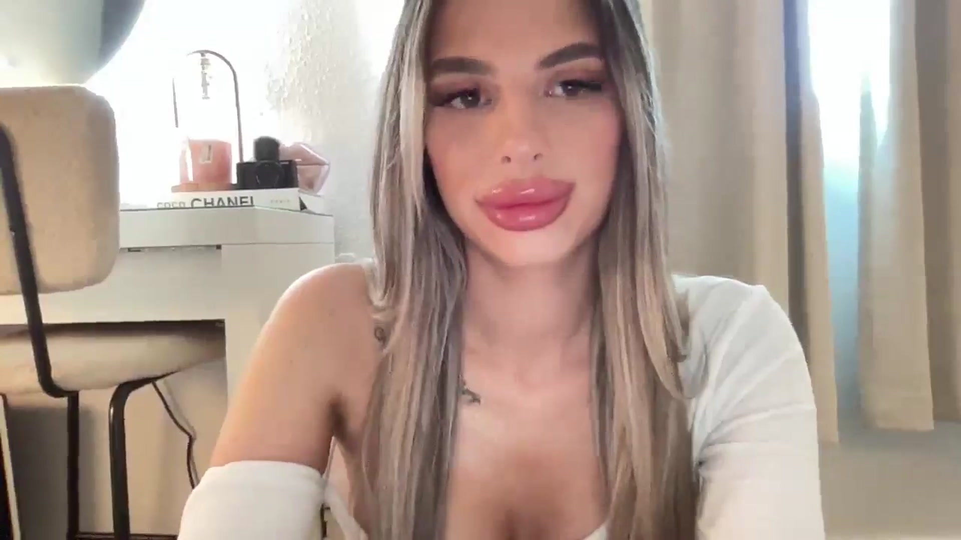 Gallery image thumbnail from aryaaxo's myfreecams stream on, 08/20/2025, 19:56 image 2 of 20