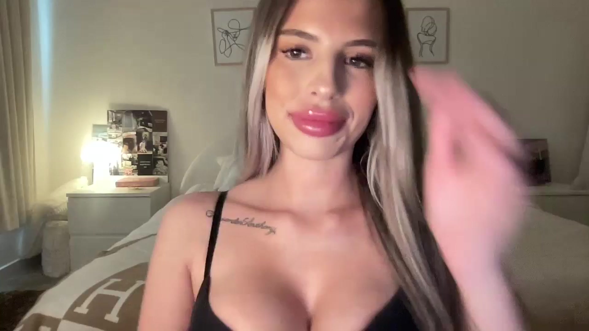 Gallery image thumbnail from aryaaxo's myfreecams stream on, 08/27/2025, 23:01 image 3 of 20