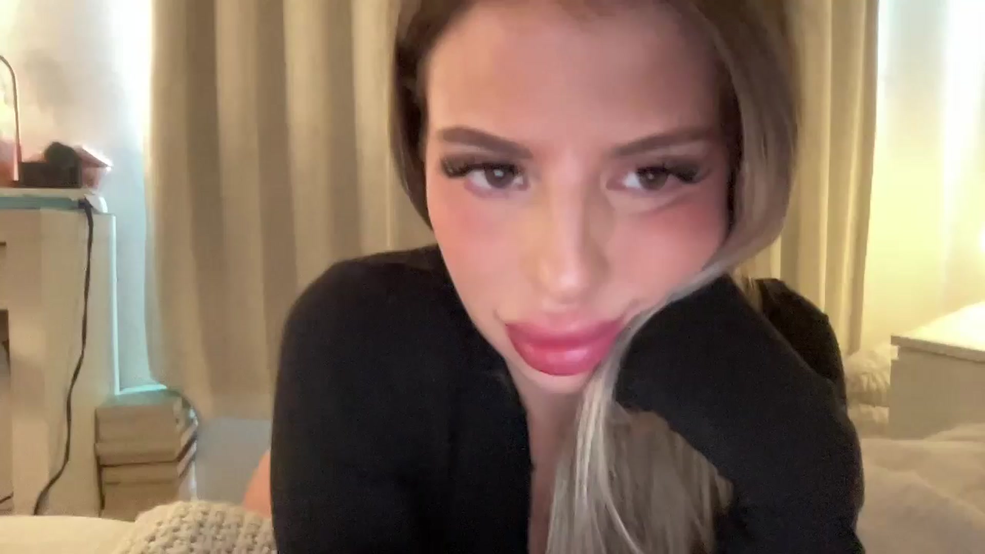 Gallery image thumbnail from aryaaxo's myfreecams stream on, 09/02/2025, 22:43 image 14 of 20