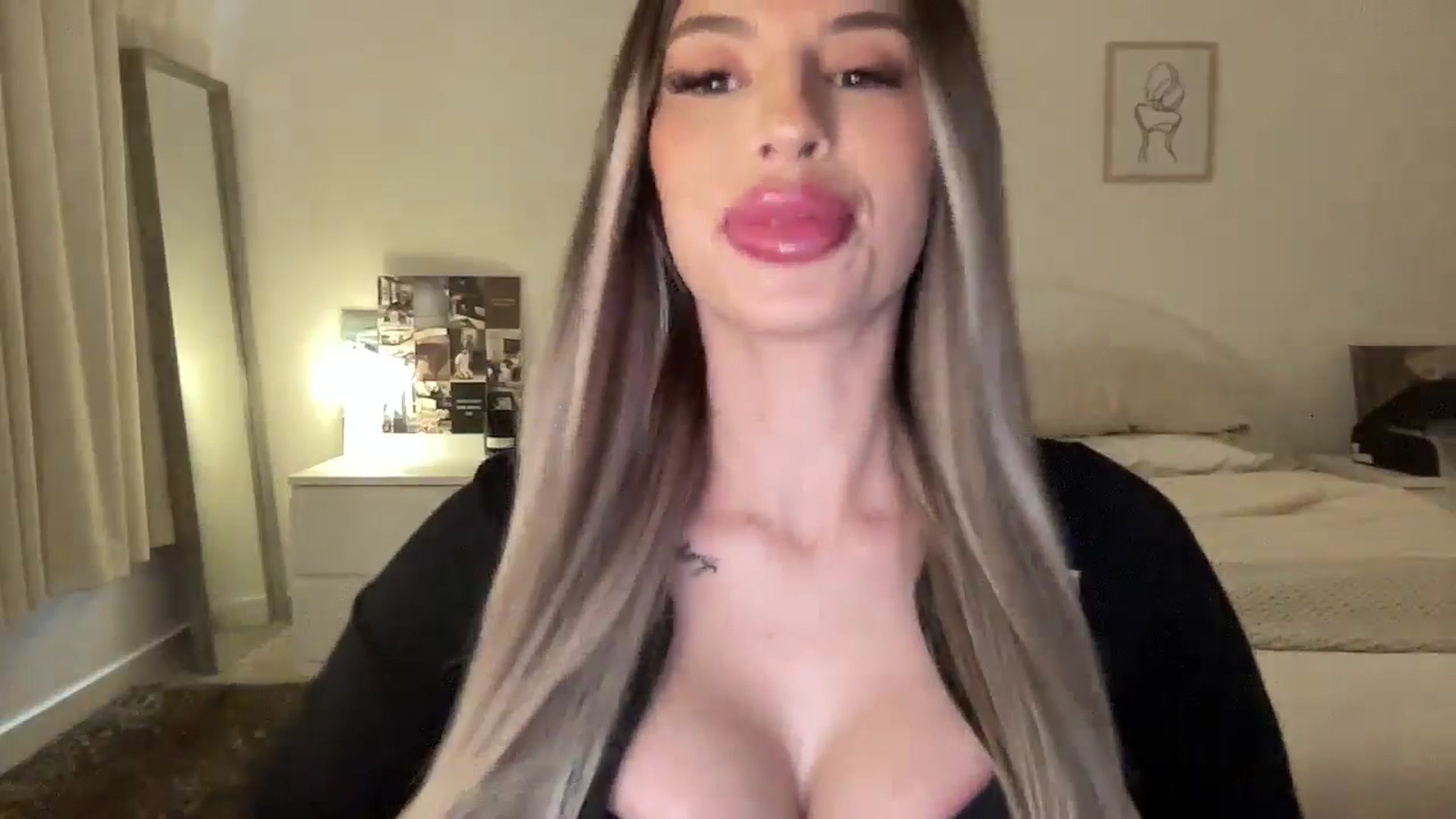Gallery image thumbnail from aryaaxo's myfreecams stream on, 09/15/2025, 19:45 image 20 of 20