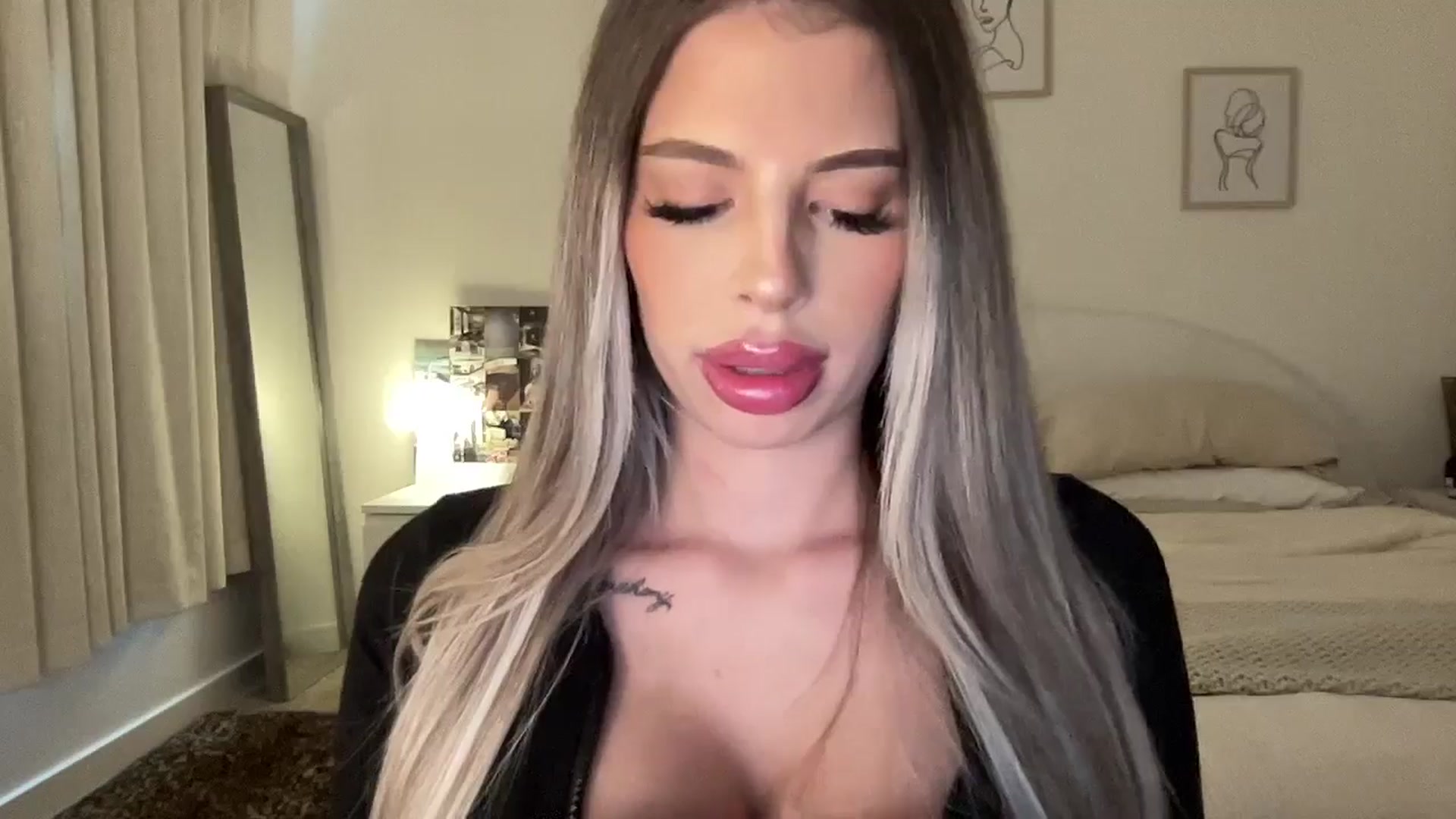 Gallery image thumbnail from aryaaxo's myfreecams stream on, 09/15/2025, 19:45 image 9 of 20