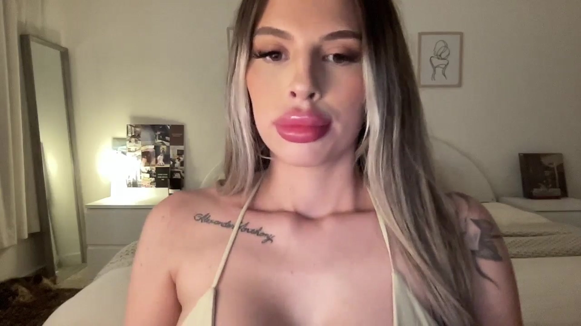 Gallery image thumbnail from aryaaxo's myfreecams stream on, 09/16/2025, 05:31 image 12 of 20