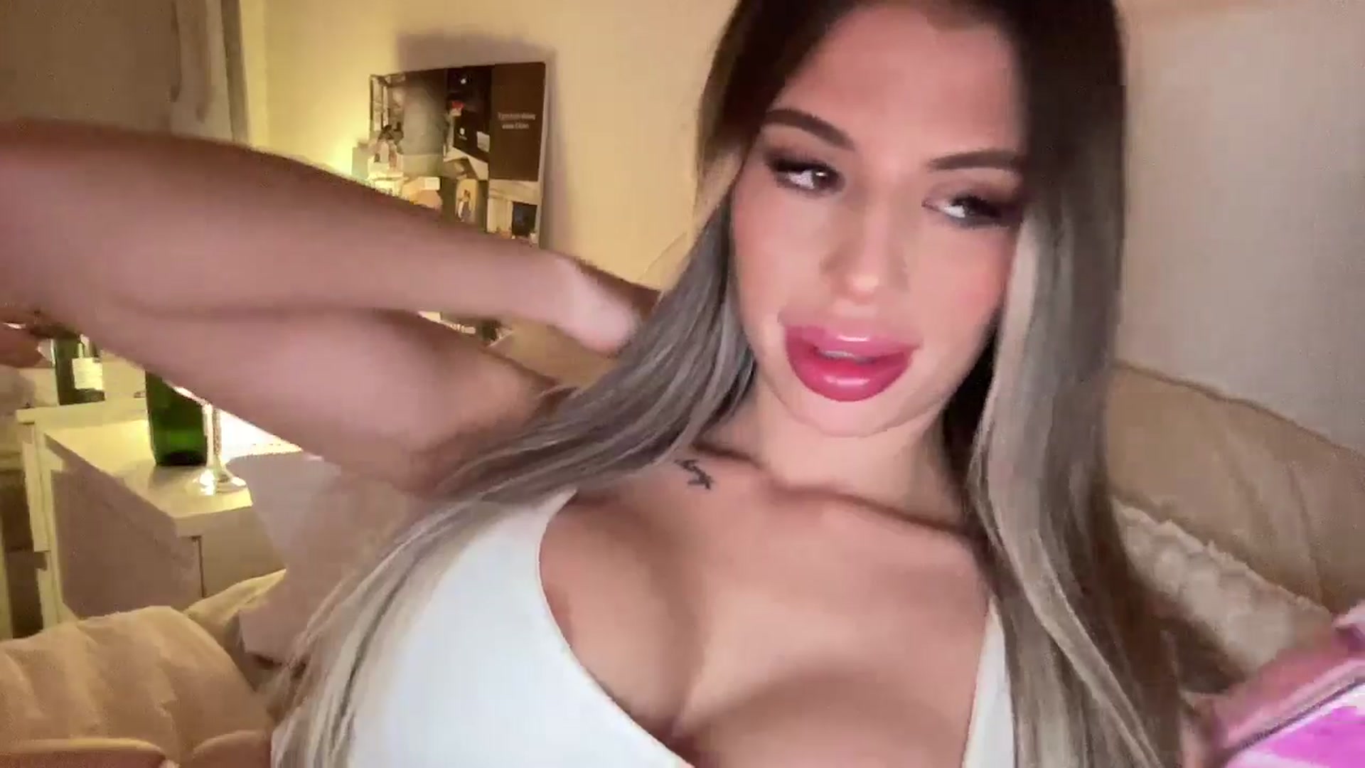 Gallery image thumbnail from aryaaxo's myfreecams stream on, 09/17/2025, 09:16 image 10 of 20