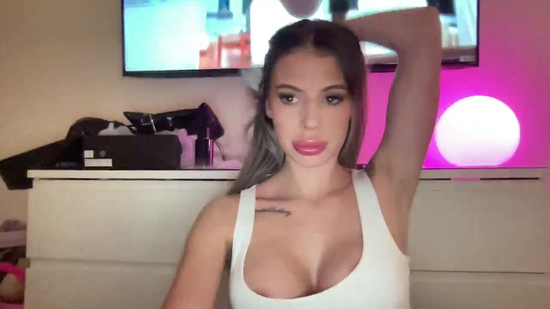 Gallery image thumbnail from aryaaxo's myfreecams stream on, 09/17/2025, 09:16 image 5 of 20