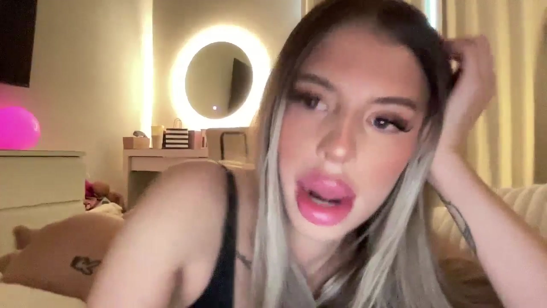Gallery image thumbnail from aryaaxo's myfreecams stream on, 09/18/2025, 18:33 image 3 of 20