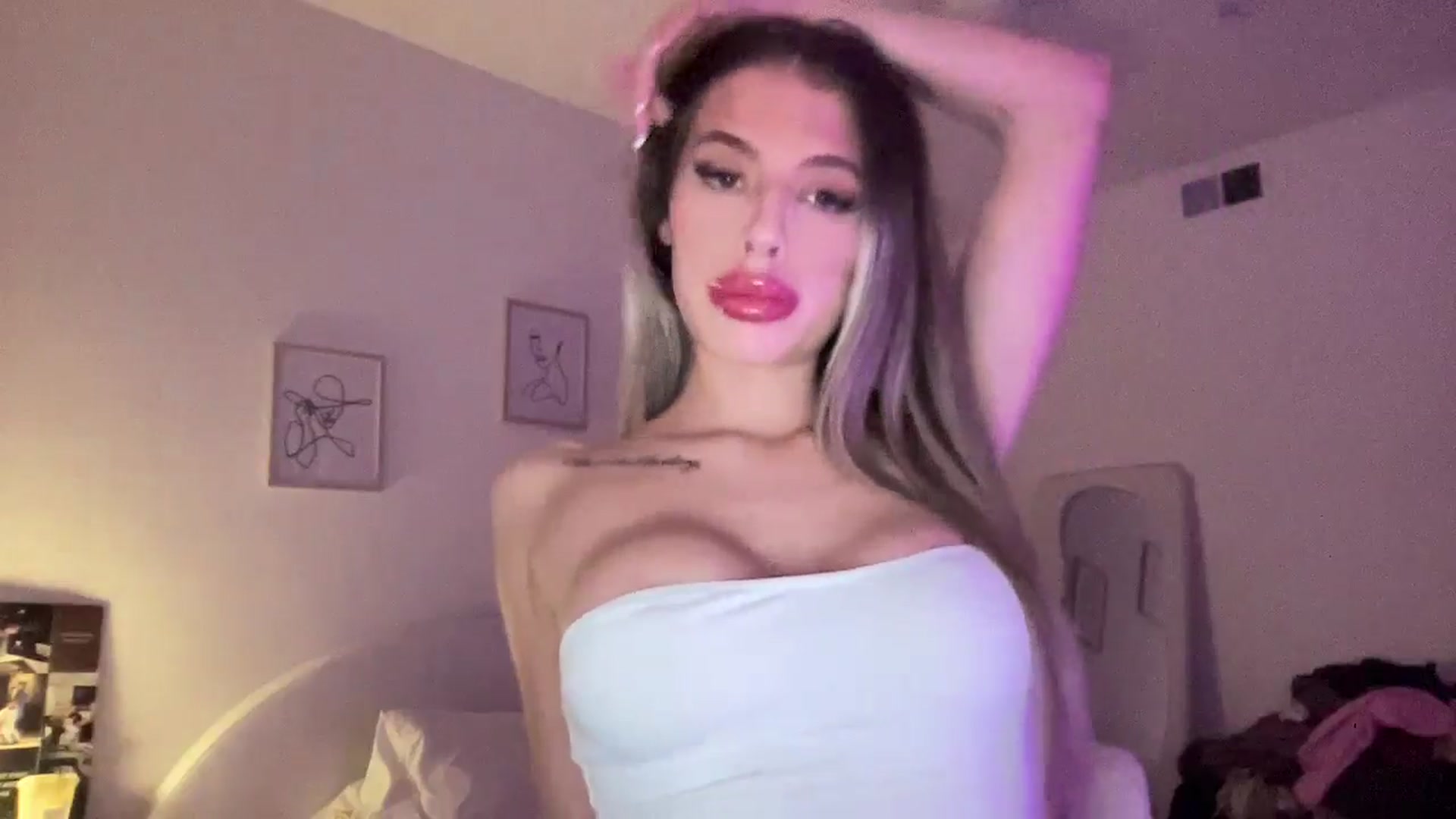 Gallery image thumbnail from aryaaxo's myfreecams stream on, 09/27/2025, 08:13 image 11 of 20