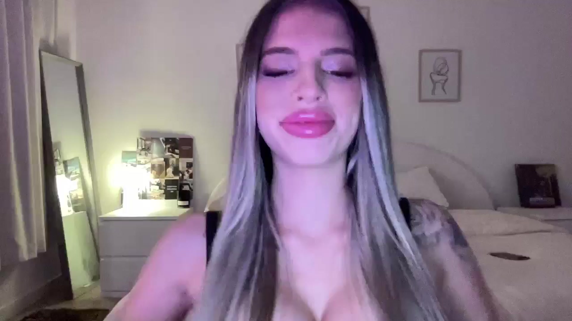 Gallery image thumbnail from aryaaxo's myfreecams stream on, 09/30/2025, 05:37 image 17 of 20