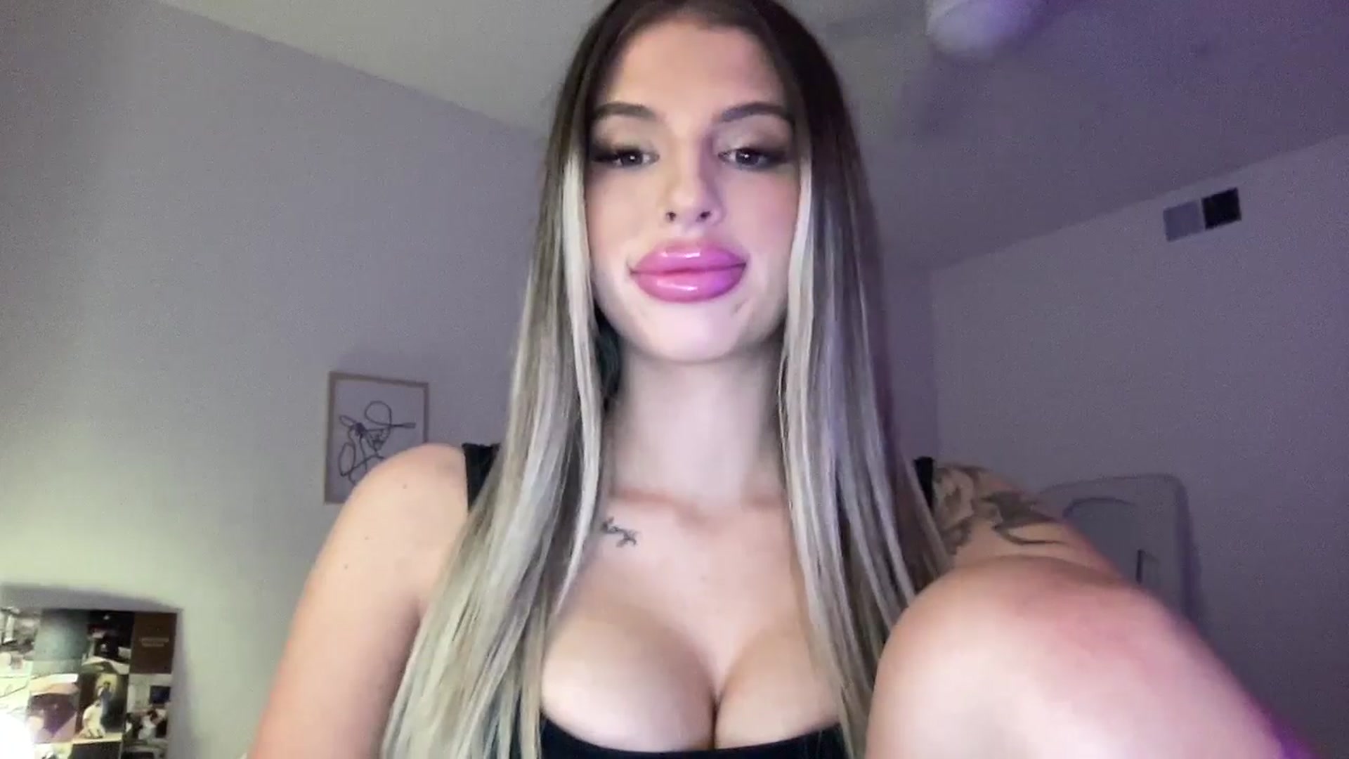 Gallery image thumbnail from aryaaxo's myfreecams stream on, 09/30/2025, 05:56 image 6 of 20