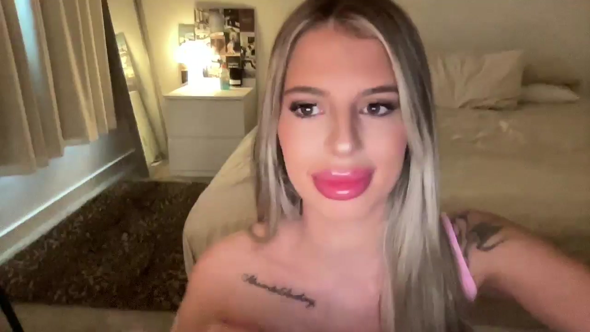 Gallery image thumbnail from aryaaxo's myfreecams stream on, 10/21/2025, 20:00 image 20 of 20