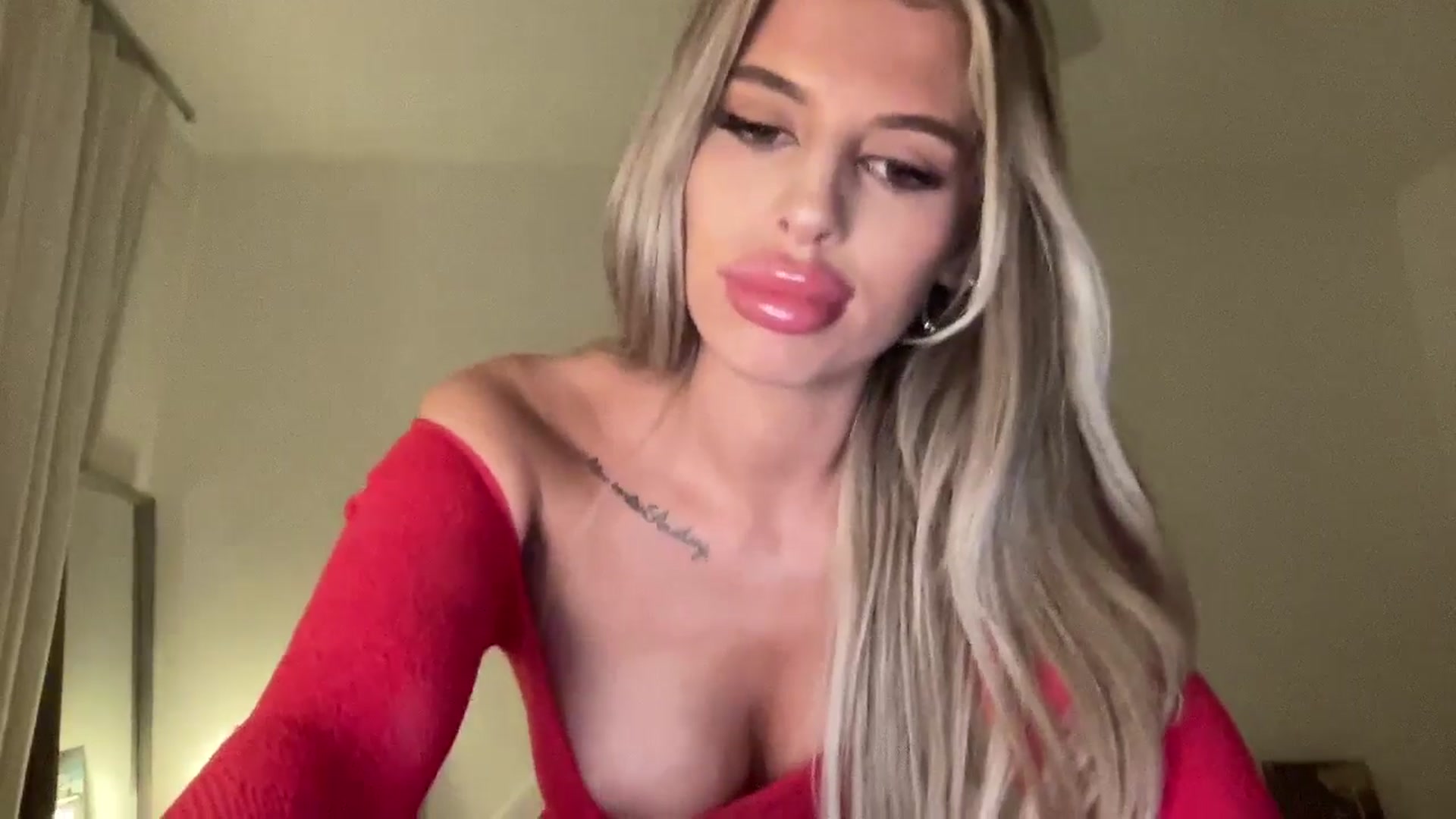 Gallery image thumbnail from aryaaxo's myfreecams stream on, 10/25/2025, 10:27 image 8 of 20