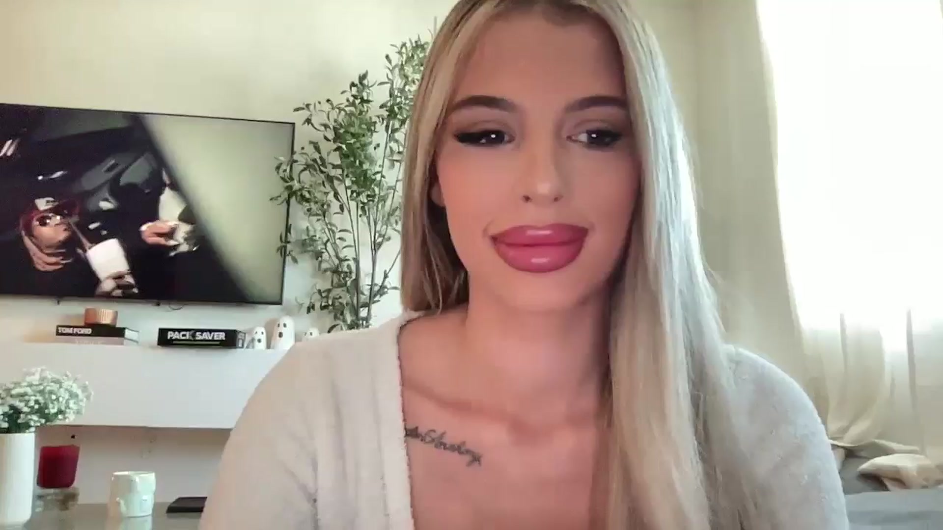 Gallery image thumbnail from aryaaxo's myfreecams stream on, 10/27/2025, 20:19 image 7 of 20