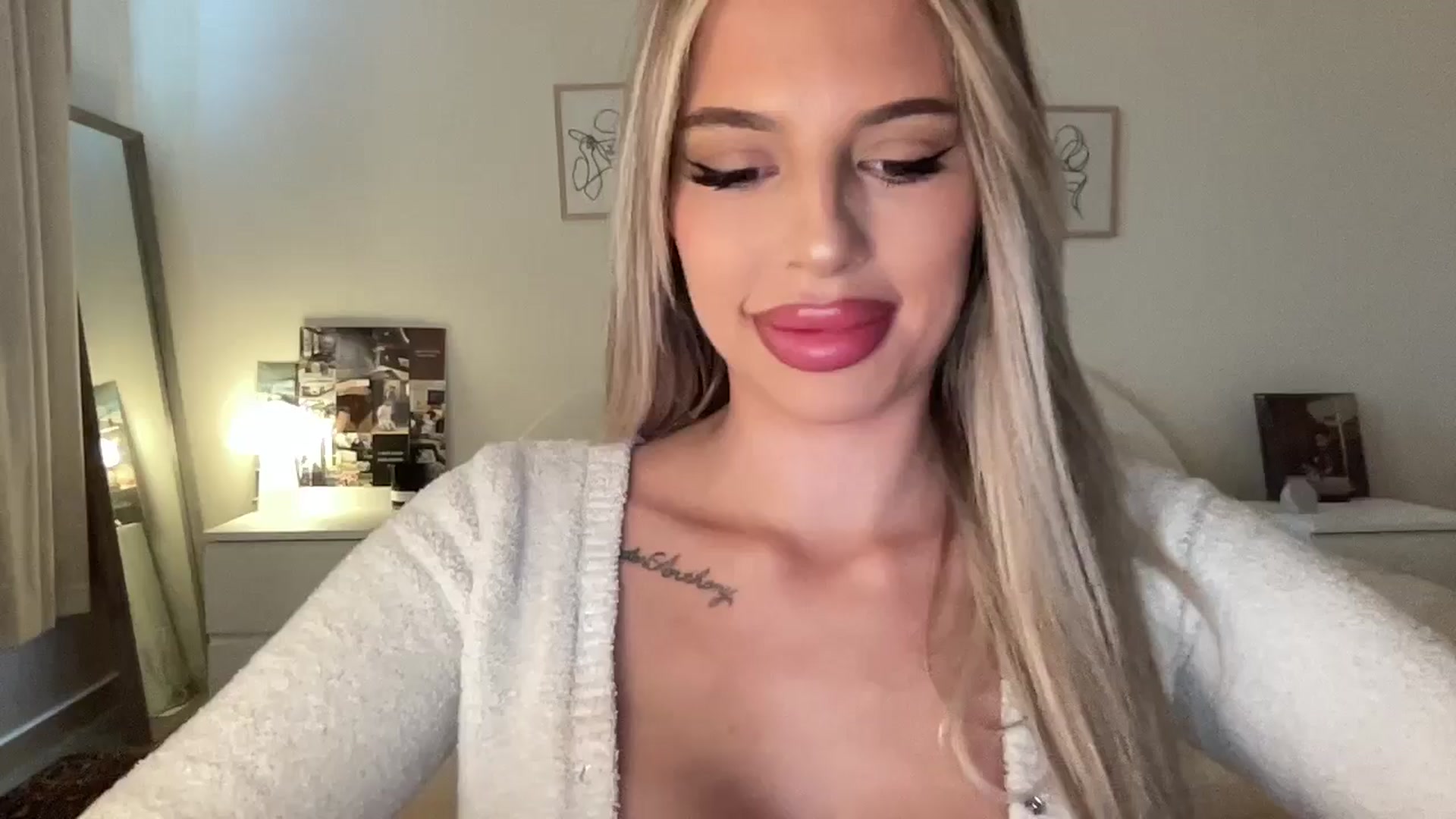 Gallery image thumbnail from aryaaxo's myfreecams stream on, 10/27/2025, 20:49 image 1 of 20