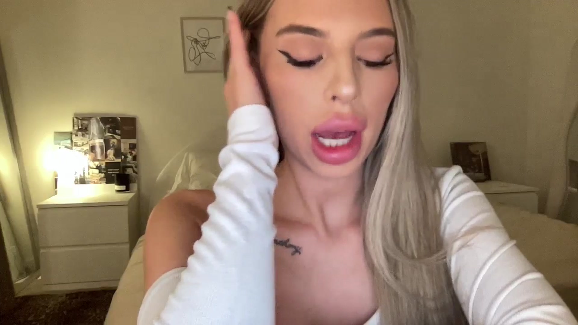 Gallery image thumbnail from aryaaxo's myfreecams stream on, 10/29/2025, 04:51 image 20 of 20