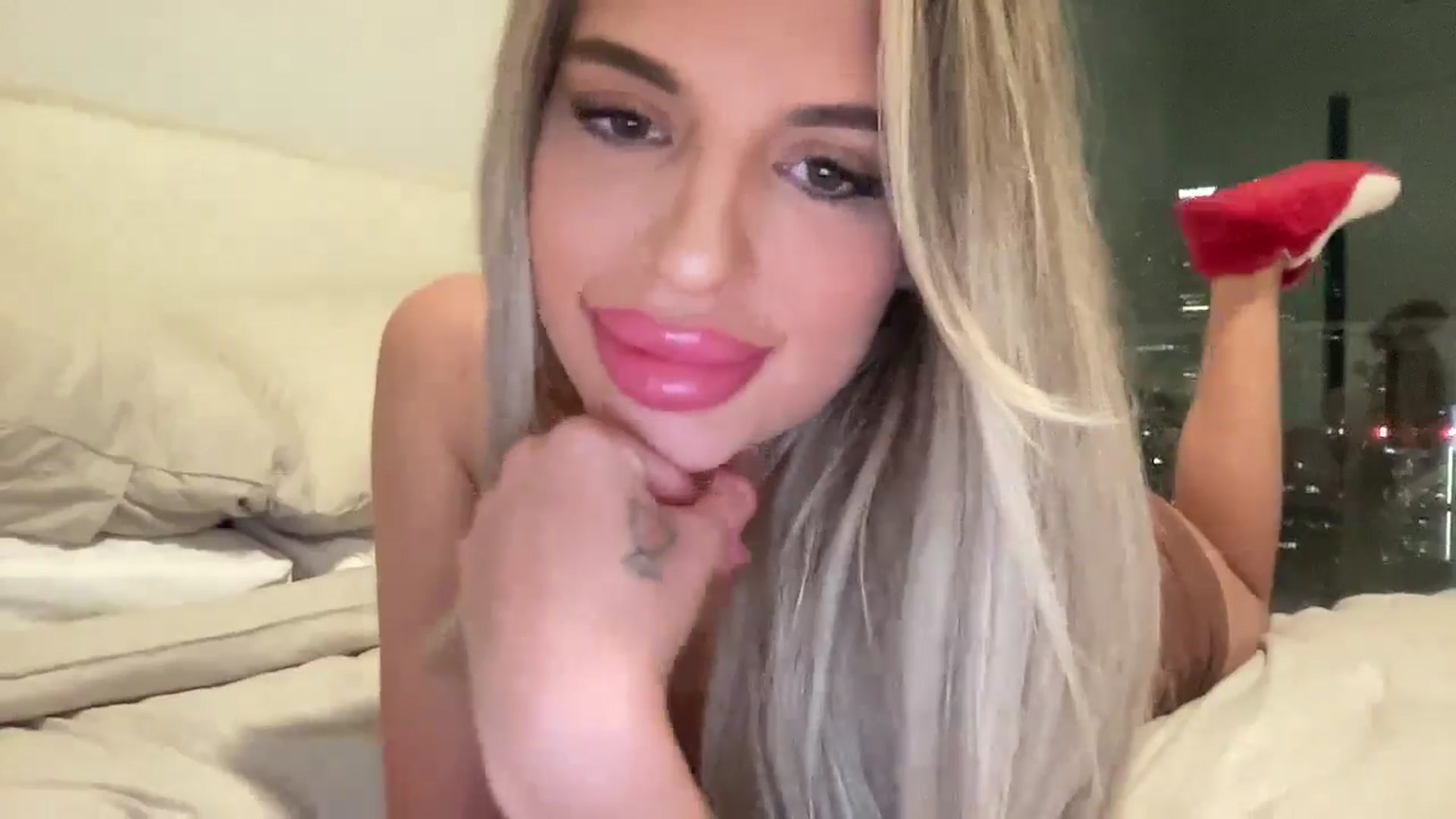 Gallery image thumbnail from aryaaxo's myfreecams stream on, 11/16/2025, 02:42 image 16 of 20