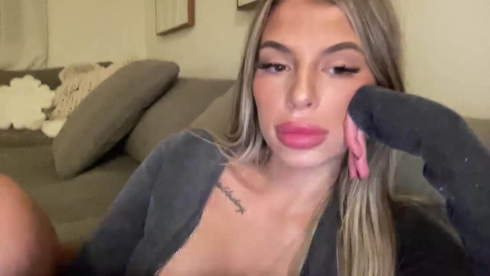 Gallery image thumbnail from aryaaxo's myfreecams stream on, 11/19/2025, 07:21 image 12 of 20