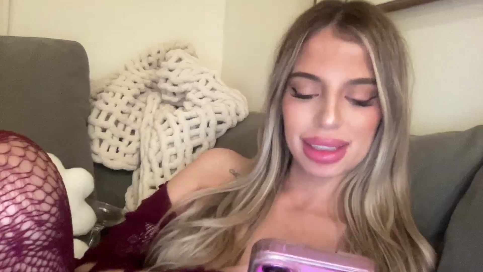 Gallery image thumbnail from aryaaxo's myfreecams stream on, 11/20/2025, 08:27 image 4 of 20