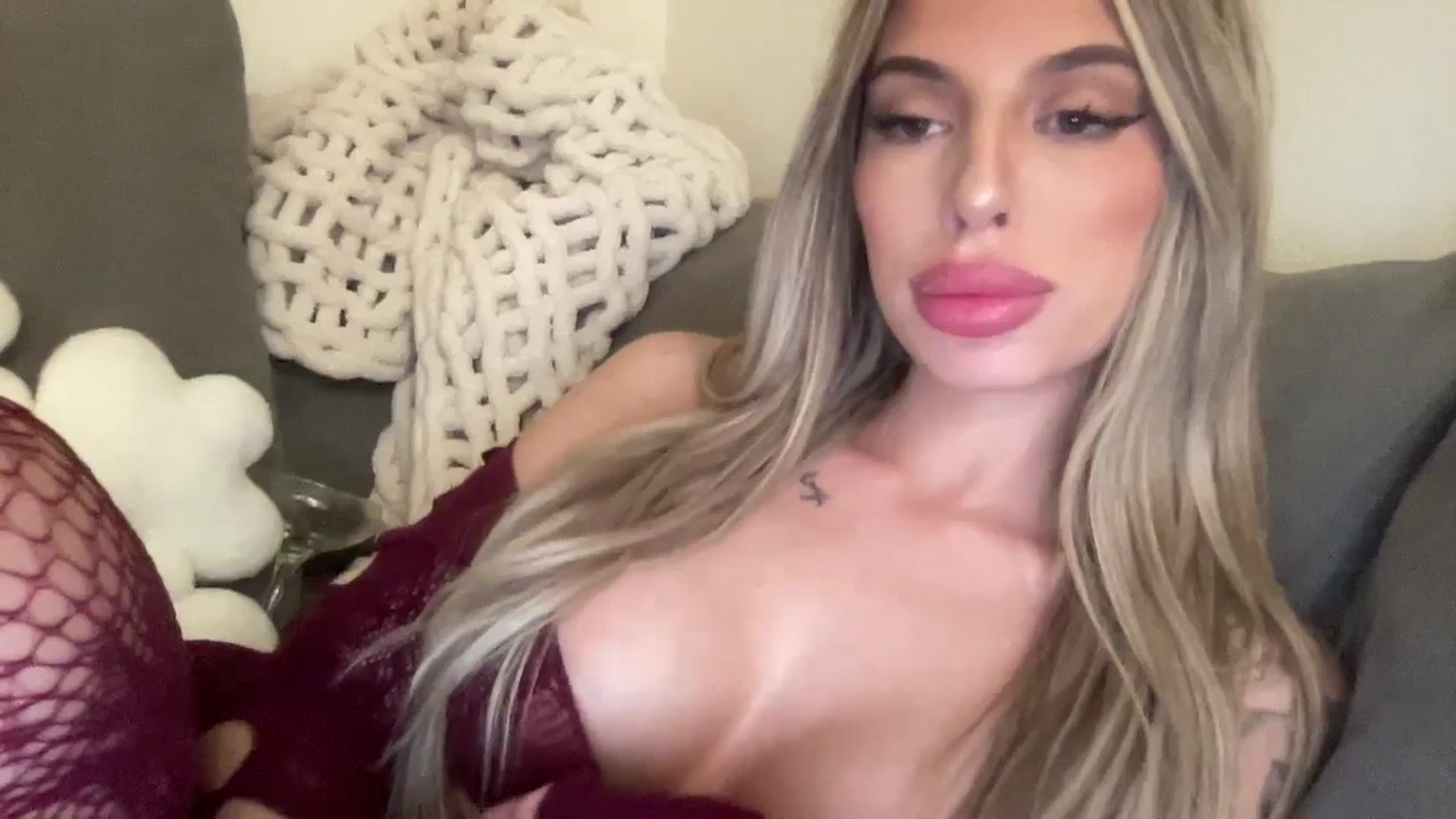 Gallery image thumbnail from aryaaxo's myfreecams stream on, 11/20/2025, 08:27 image 7 of 20