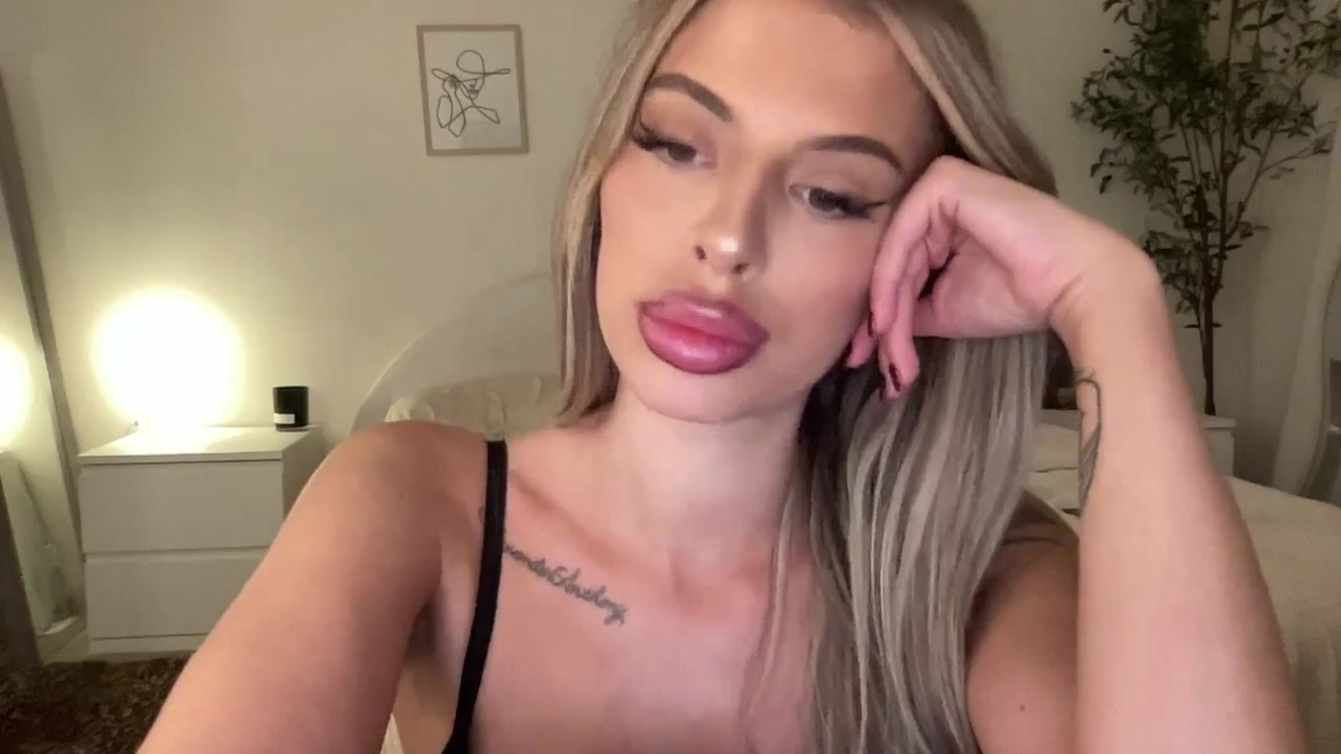 Gallery image thumbnail from aryaaxo's myfreecams stream on, 11/21/2025, 20:14 image 15 of 20