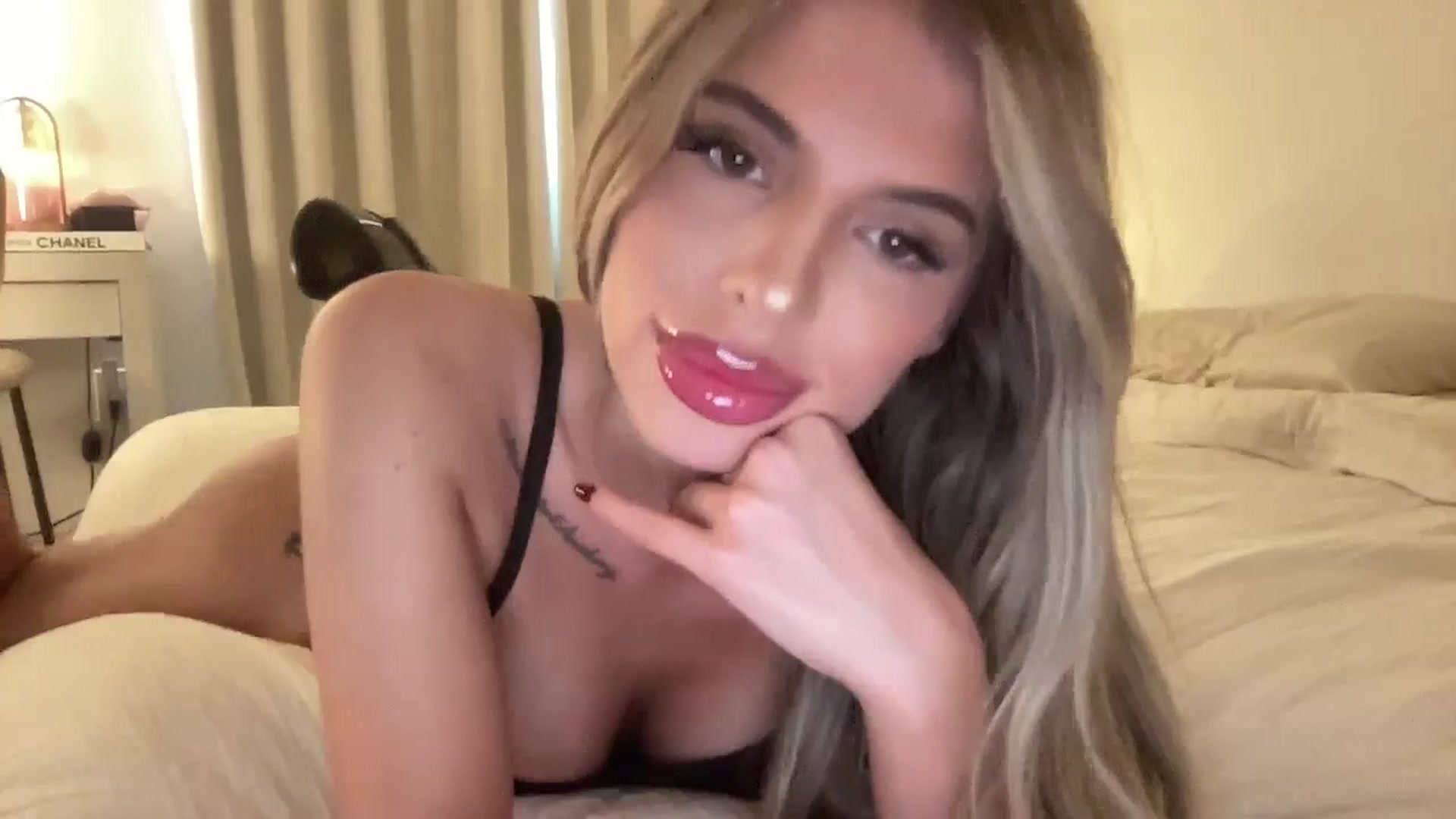 Gallery image thumbnail from aryaaxo's myfreecams stream on, 11/21/2025, 20:52 image 10 of 20