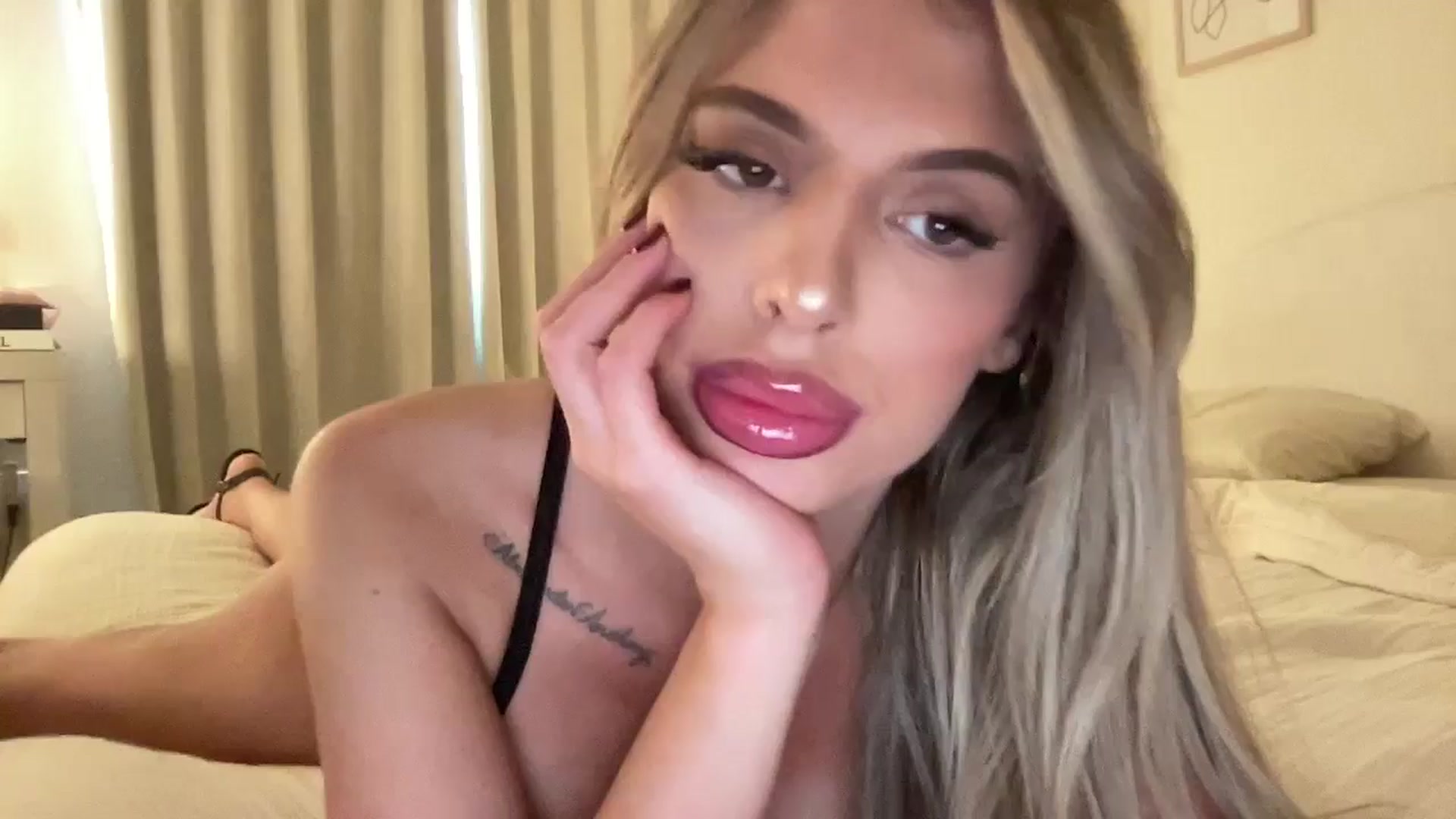 Gallery image thumbnail from aryaaxo's myfreecams stream on, 11/21/2025, 20:52 image 8 of 20