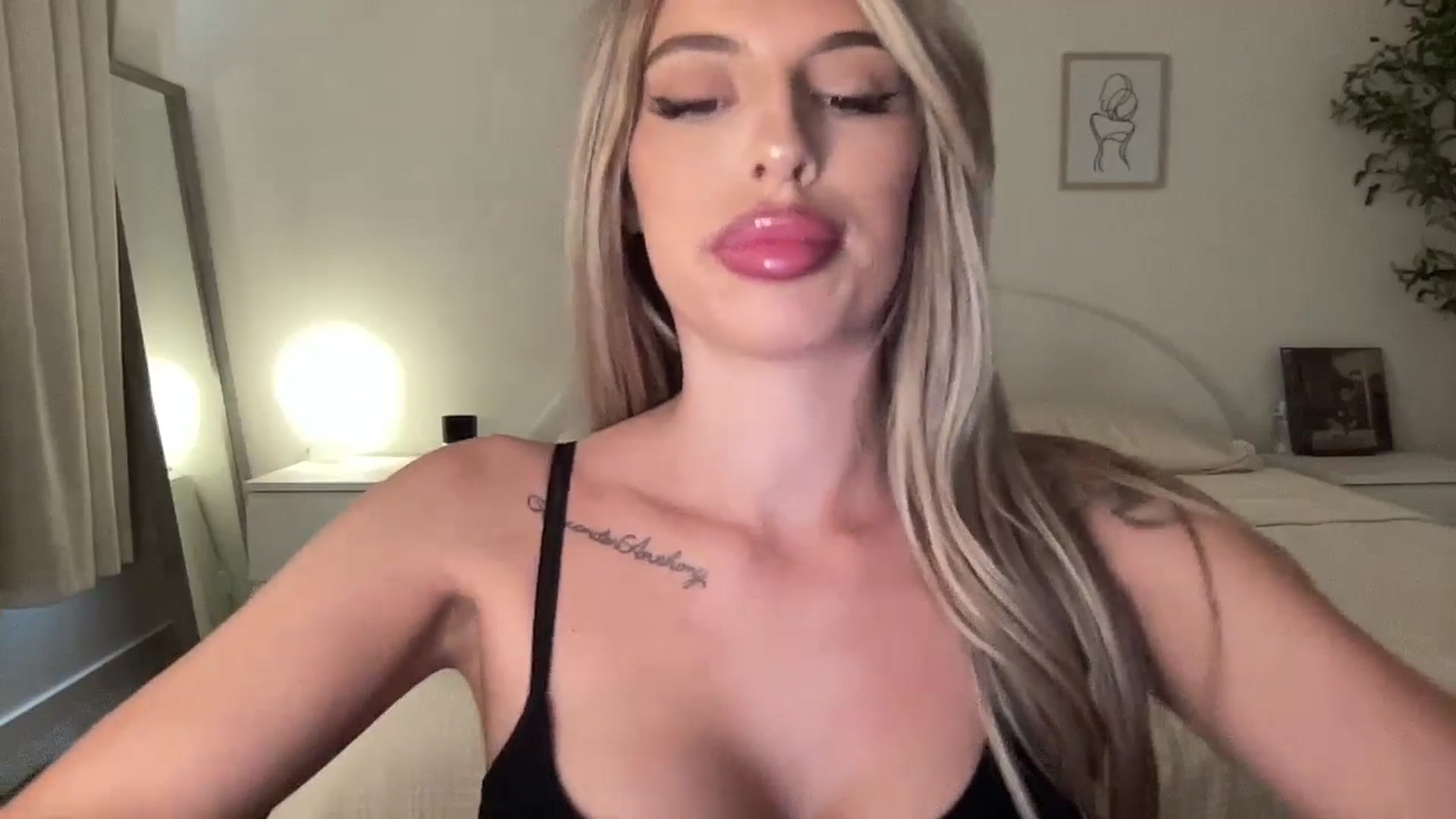 Gallery image thumbnail from aryaaxo's myfreecams stream on, 11/21/2025, 20:52 image 7 of 20