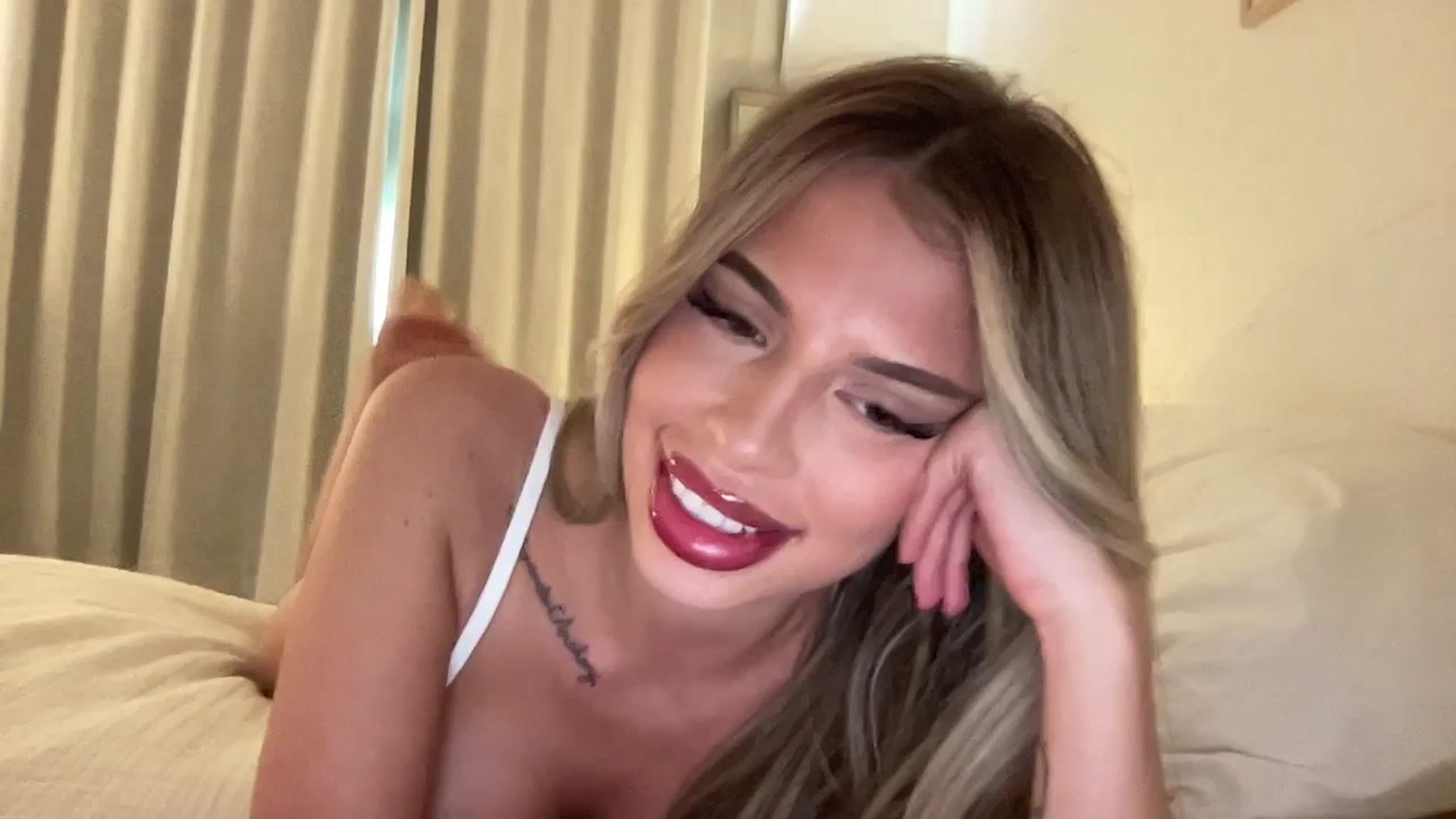 Gallery image thumbnail from aryaaxo's myfreecams stream on, 12/01/2025, 22:34 image 13 of 20