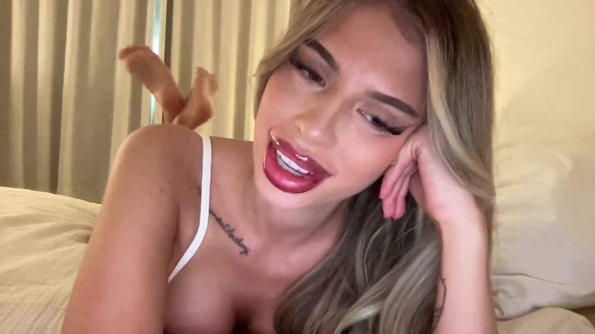 Gallery image thumbnail from aryaaxo's myfreecams stream on, 12/01/2025, 22:34 image 14 of 20