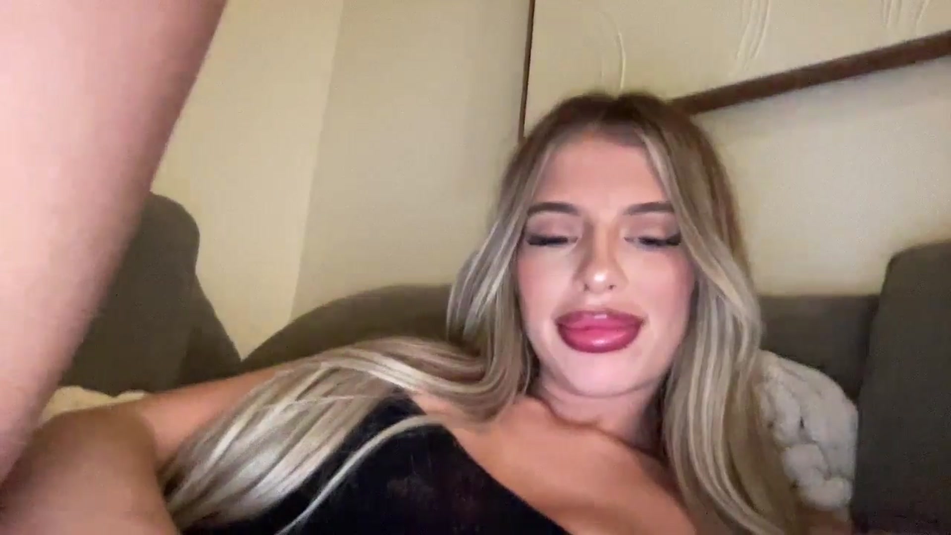 Gallery image thumbnail from aryaaxo's myfreecams stream on, 12/02/2025, 08:13 image 18 of 20