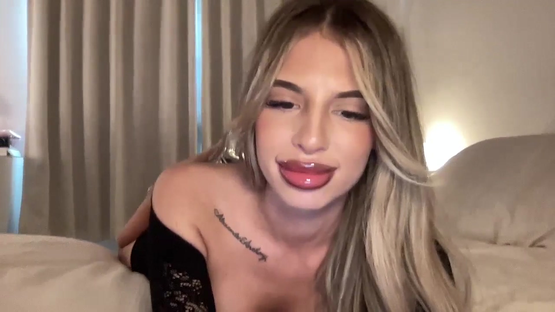 Gallery image thumbnail from aryaaxo's myfreecams stream on, 12/02/2025, 22:32 image 3 of 20