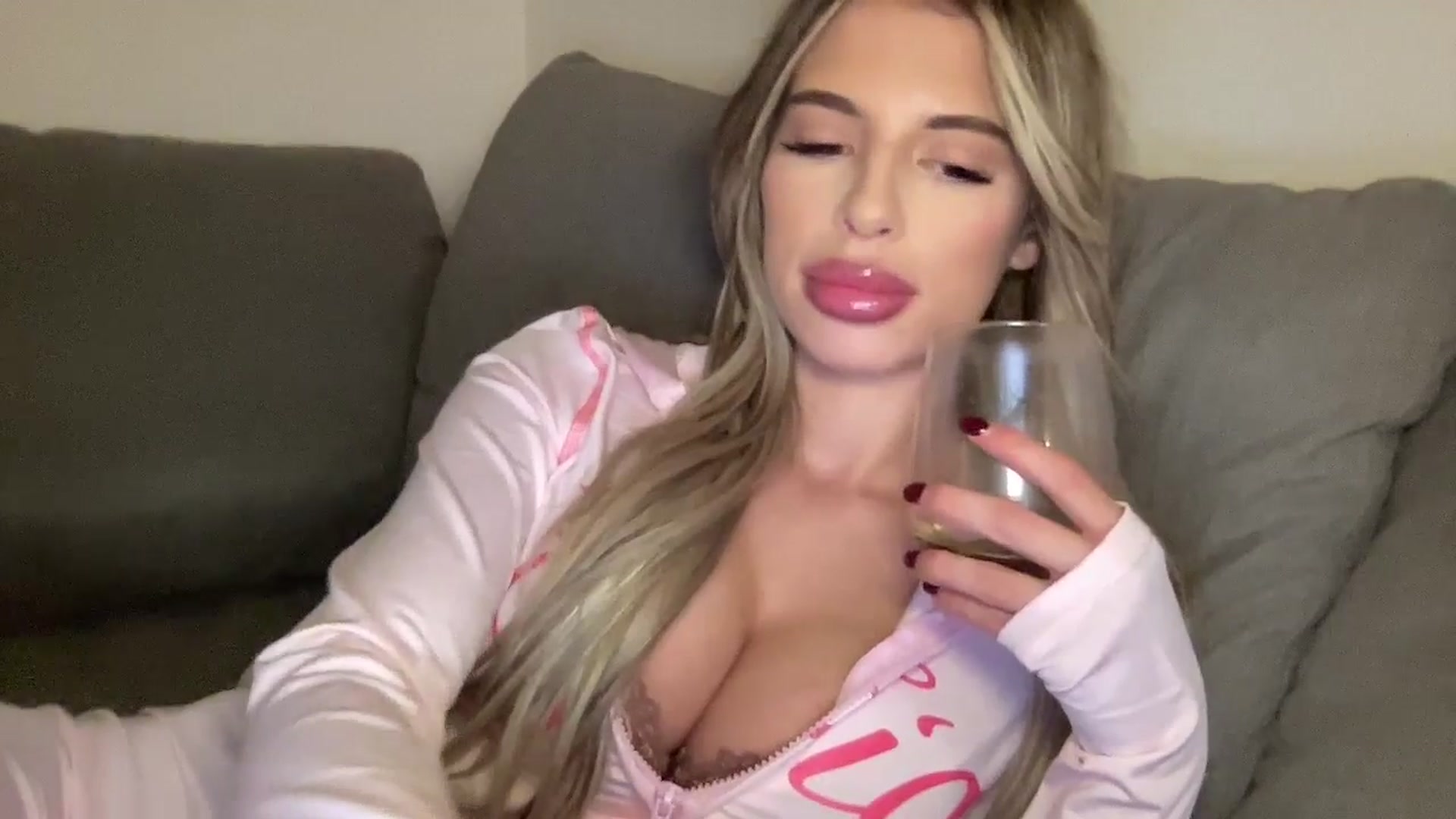 Gallery image thumbnail from aryaaxo's myfreecams stream on, 12/09/2025, 06:50 image 5 of 20