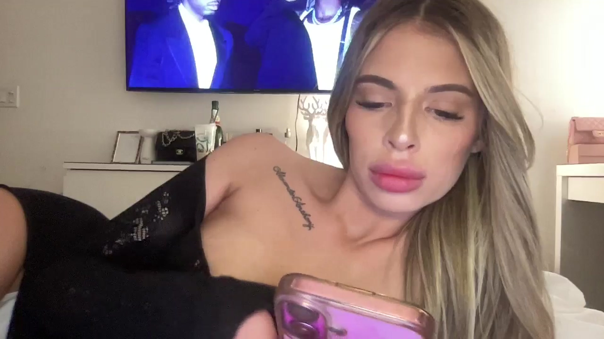 Gallery image thumbnail from aryaaxo's myfreecams stream on, 12/10/2025, 22:37 image 16 of 20