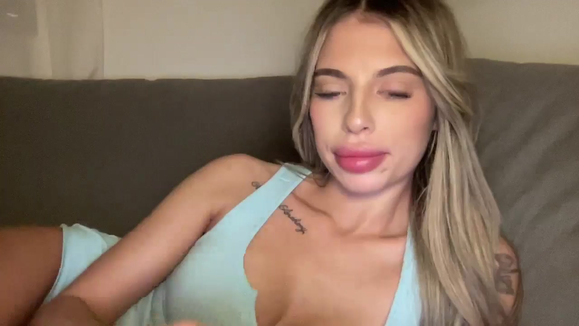 Gallery image thumbnail from aryaaxo's myfreecams stream on, 12/11/2025, 06:56 image 6 of 20