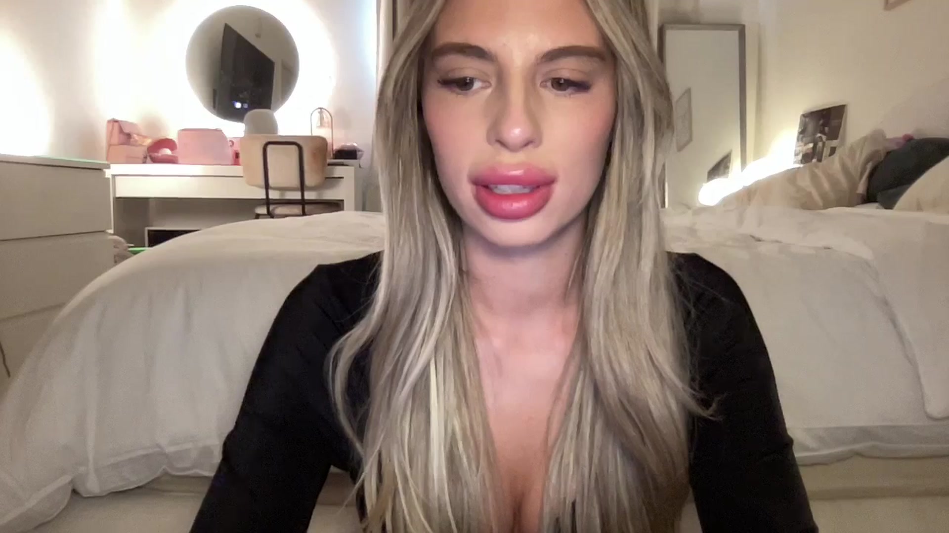 Gallery image thumbnail from aryaaxo's myfreecams stream on, 12/12/2025, 20:57 image 17 of 20