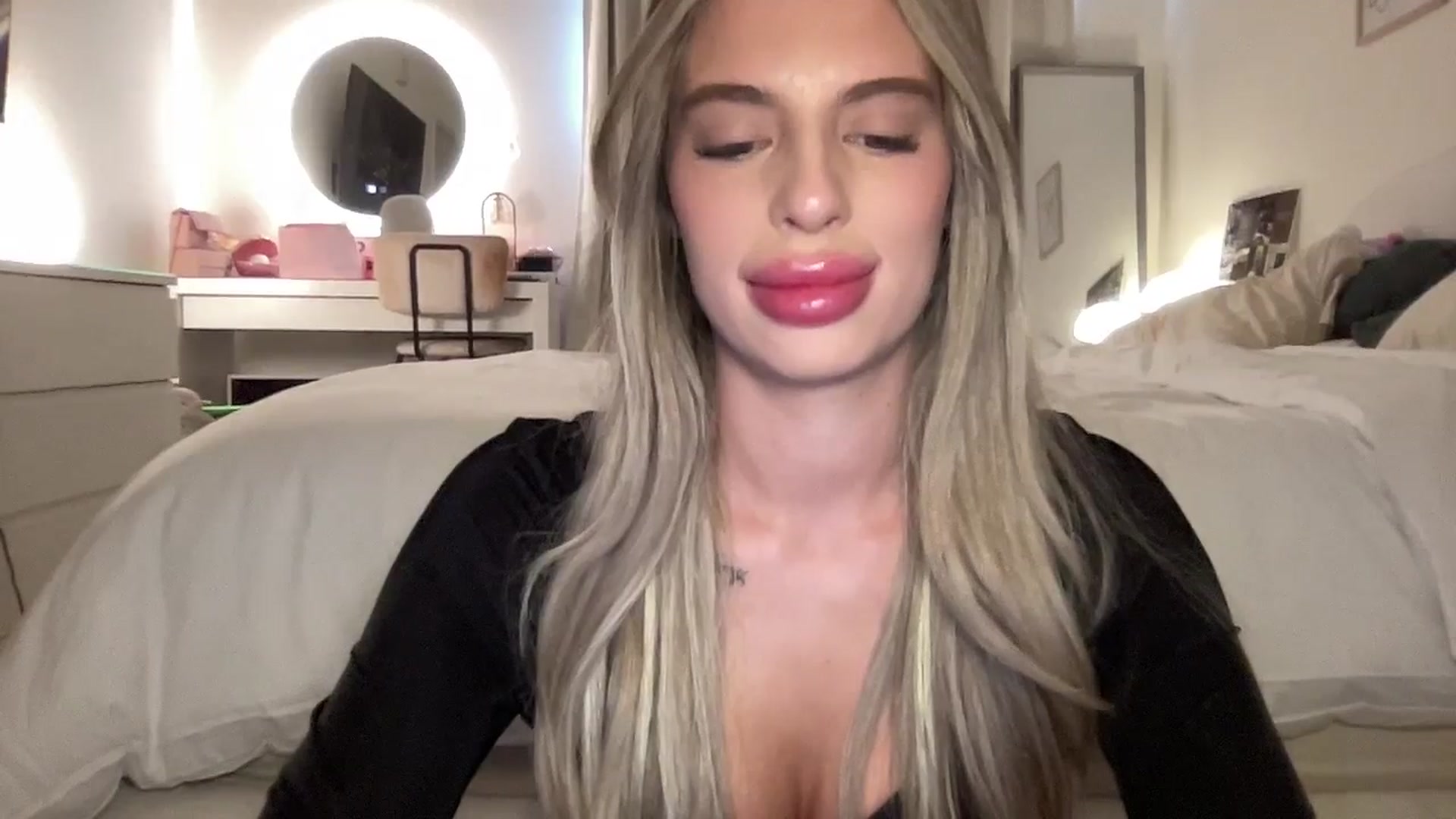 Gallery image thumbnail from aryaaxo's myfreecams stream on, 12/12/2025, 20:57 image 4 of 20