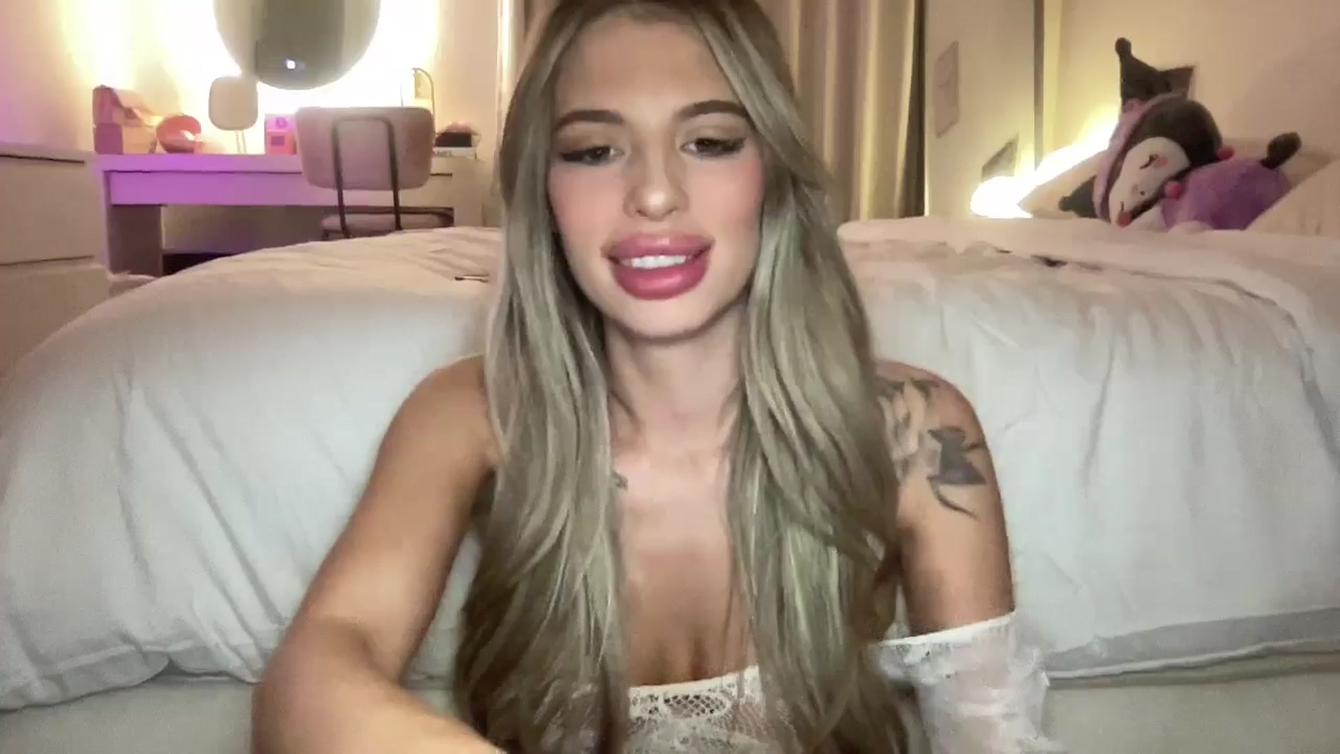 Gallery image thumbnail from aryaaxo's myfreecams stream on, 12/13/2025, 10:00 image 13 of 20