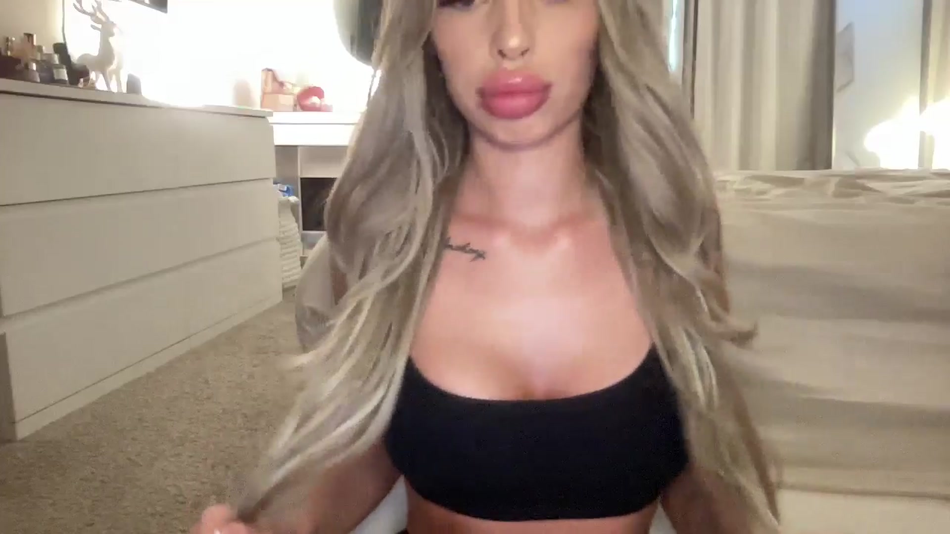 Gallery image thumbnail from aryaaxo's myfreecams stream on, 12/15/2025, 22:30 image 17 of 20