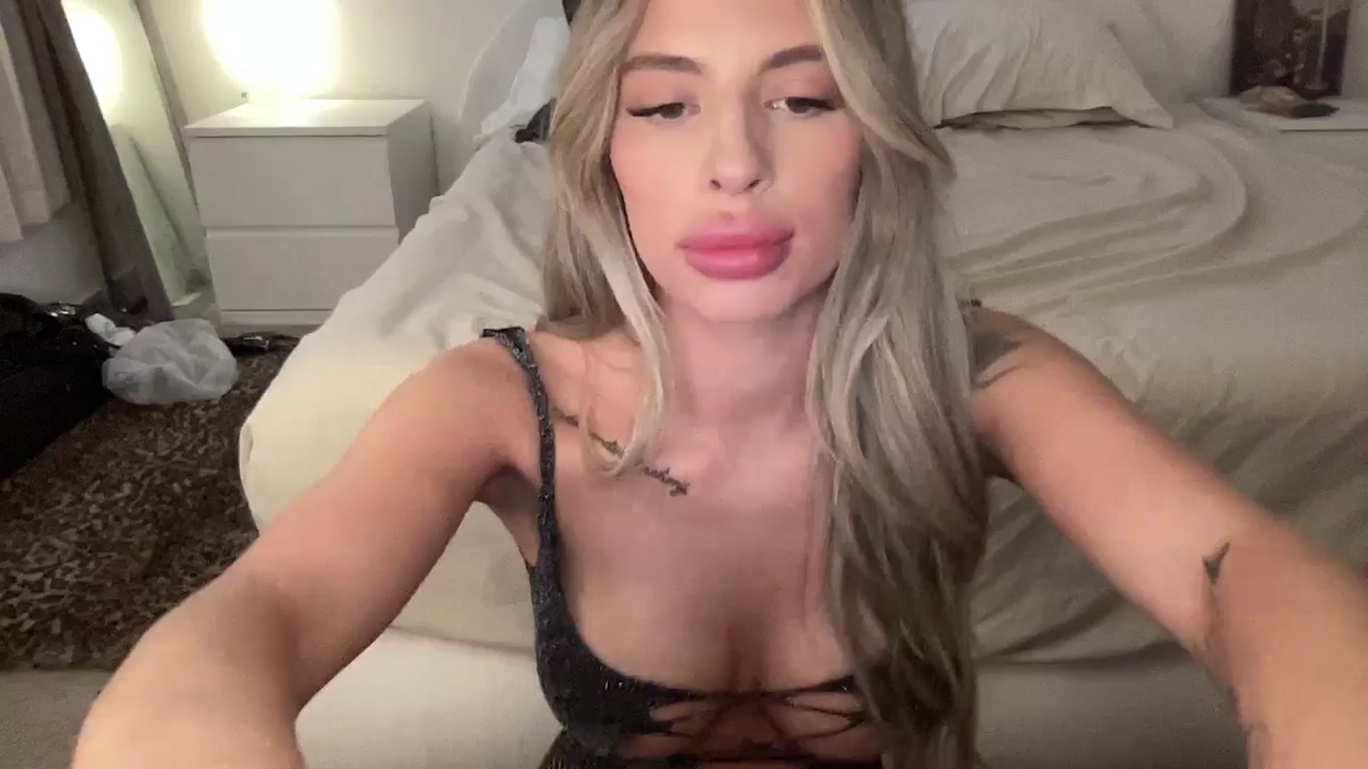 Gallery image thumbnail from aryaaxo's myfreecams stream on, 12/16/2025, 20:11 image 13 of 20