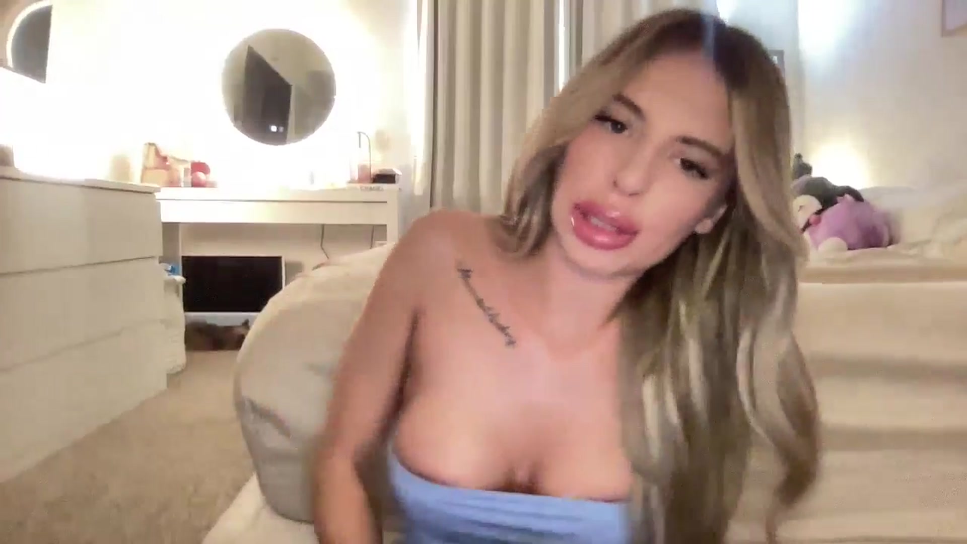 Gallery image thumbnail from aryaaxo's myfreecams stream on, 12/16/2025, 22:41 image 17 of 20