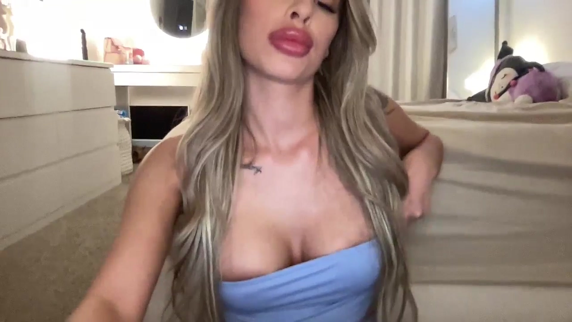 Gallery image thumbnail from aryaaxo's myfreecams stream on, 12/16/2025, 22:41 image 6 of 20