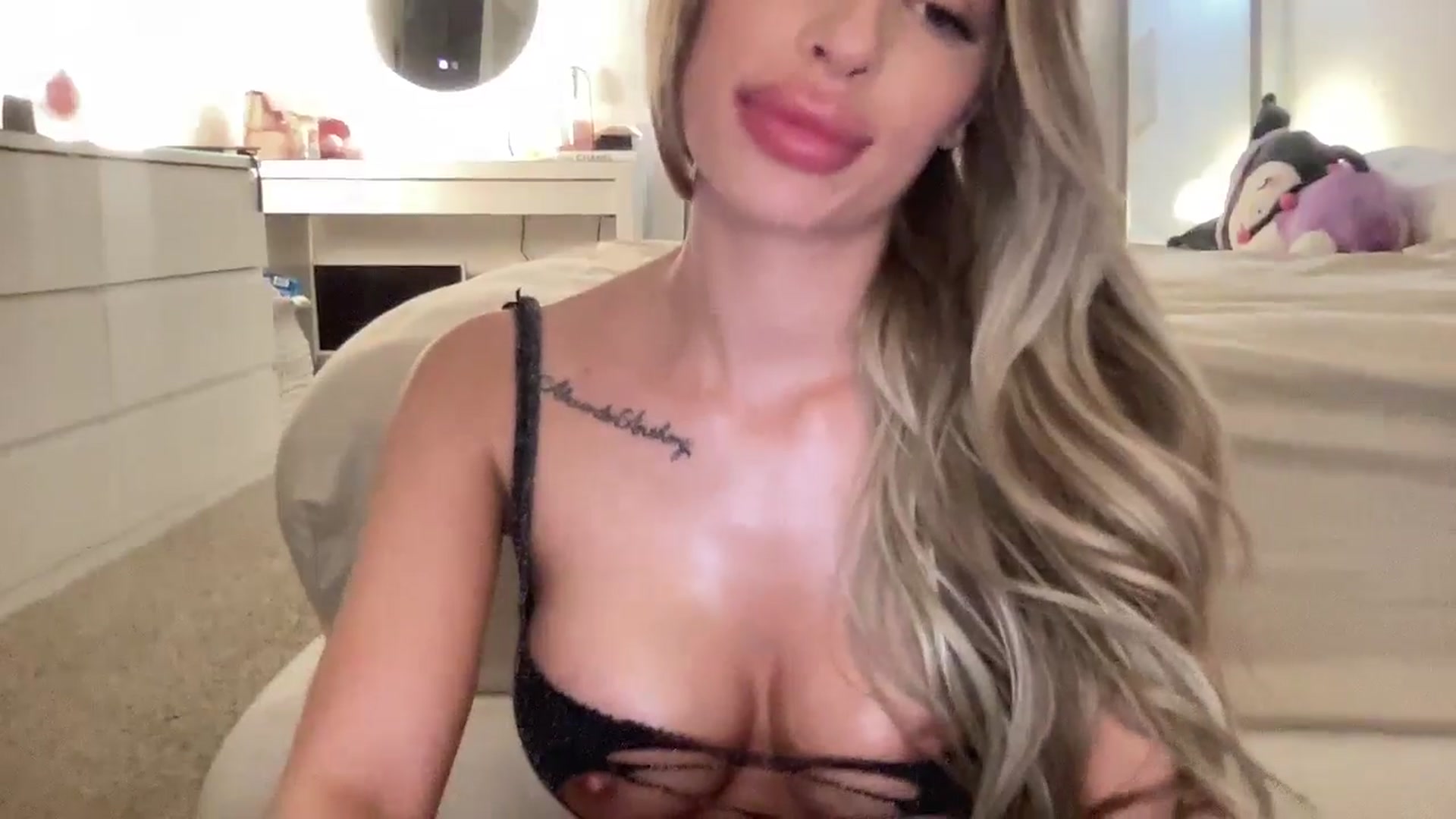 Gallery image thumbnail from aryaaxo's myfreecams stream on, 12/16/2025, 22:43 image 19 of 20