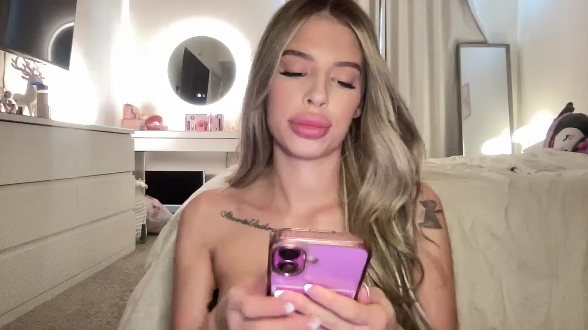 Gallery image thumbnail from aryaaxo's myfreecams stream on, 12/17/2025, 22:29 image 8 of 20