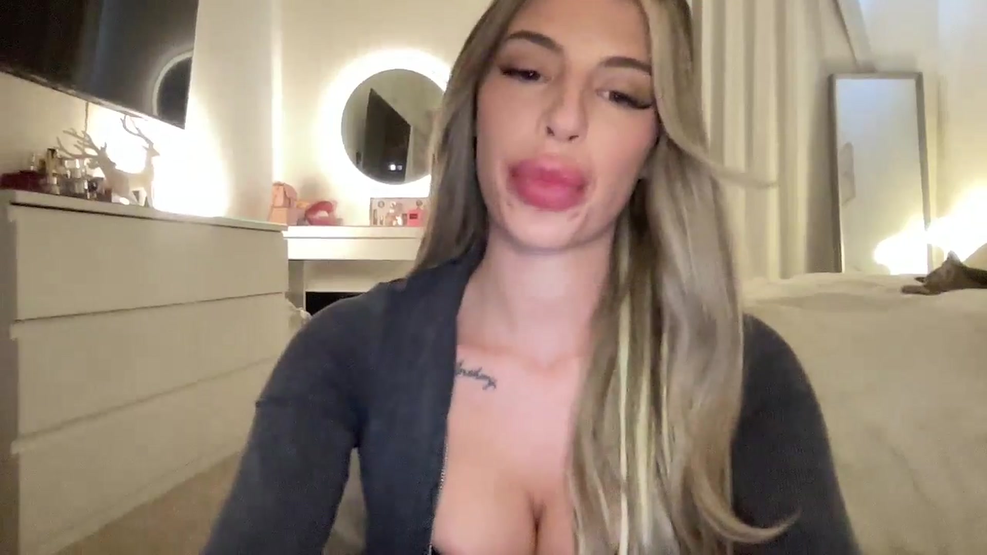 Gallery image thumbnail from aryaaxo's myfreecams stream on, 12/19/2025, 18:48 image 8 of 20