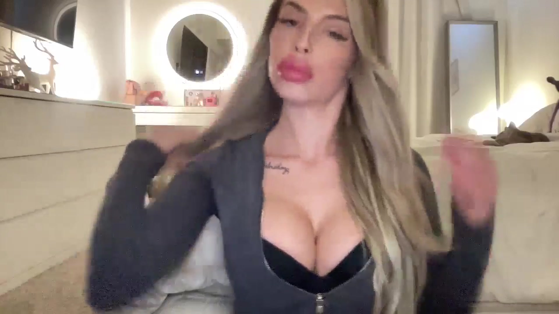 Gallery image thumbnail from aryaaxo's myfreecams stream on, 12/19/2025, 18:48 image 5 of 20