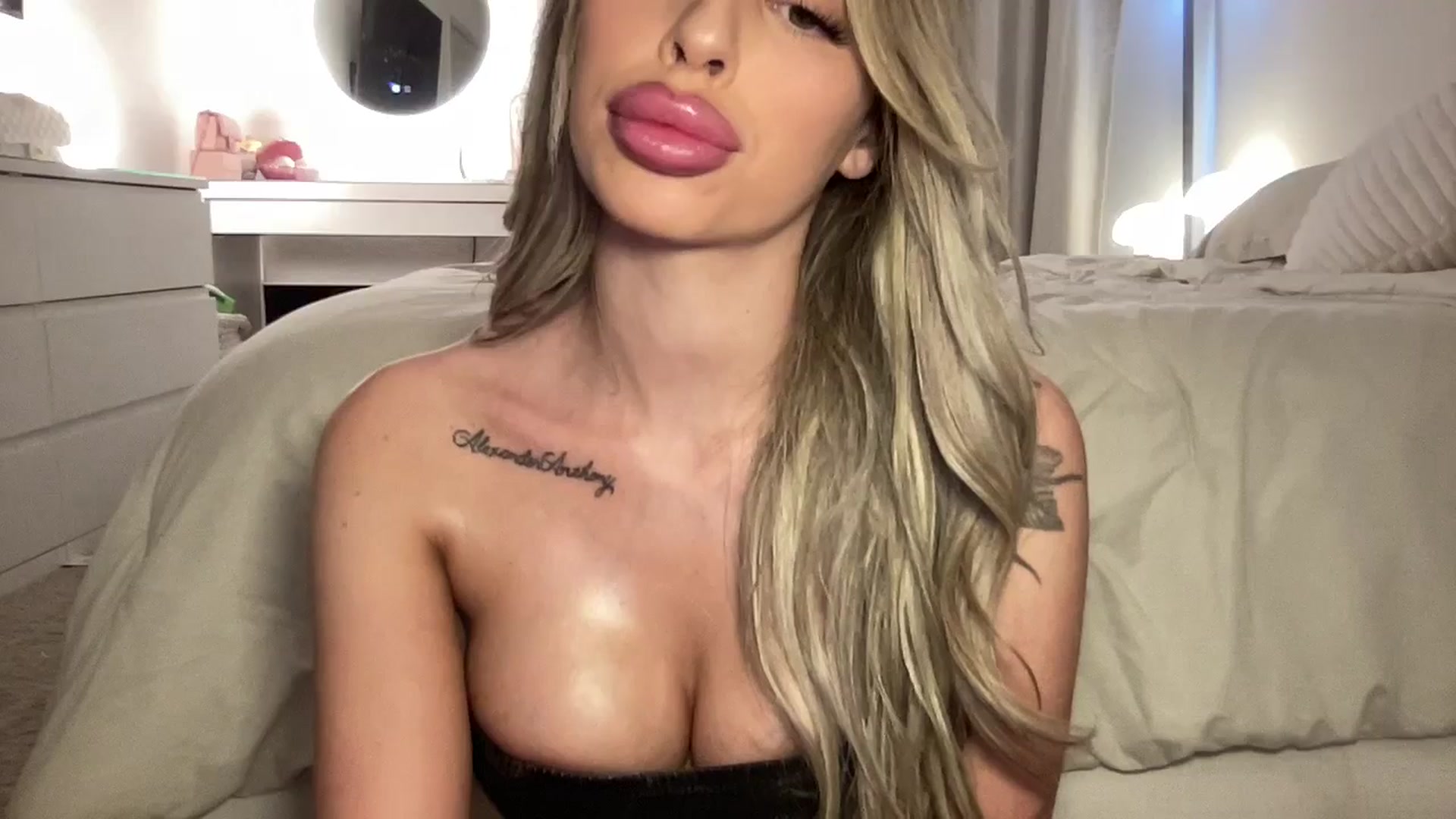 Gallery image thumbnail from aryaaxo's myfreecams stream on, 01/14/2026, 21:22 image 9 of 20