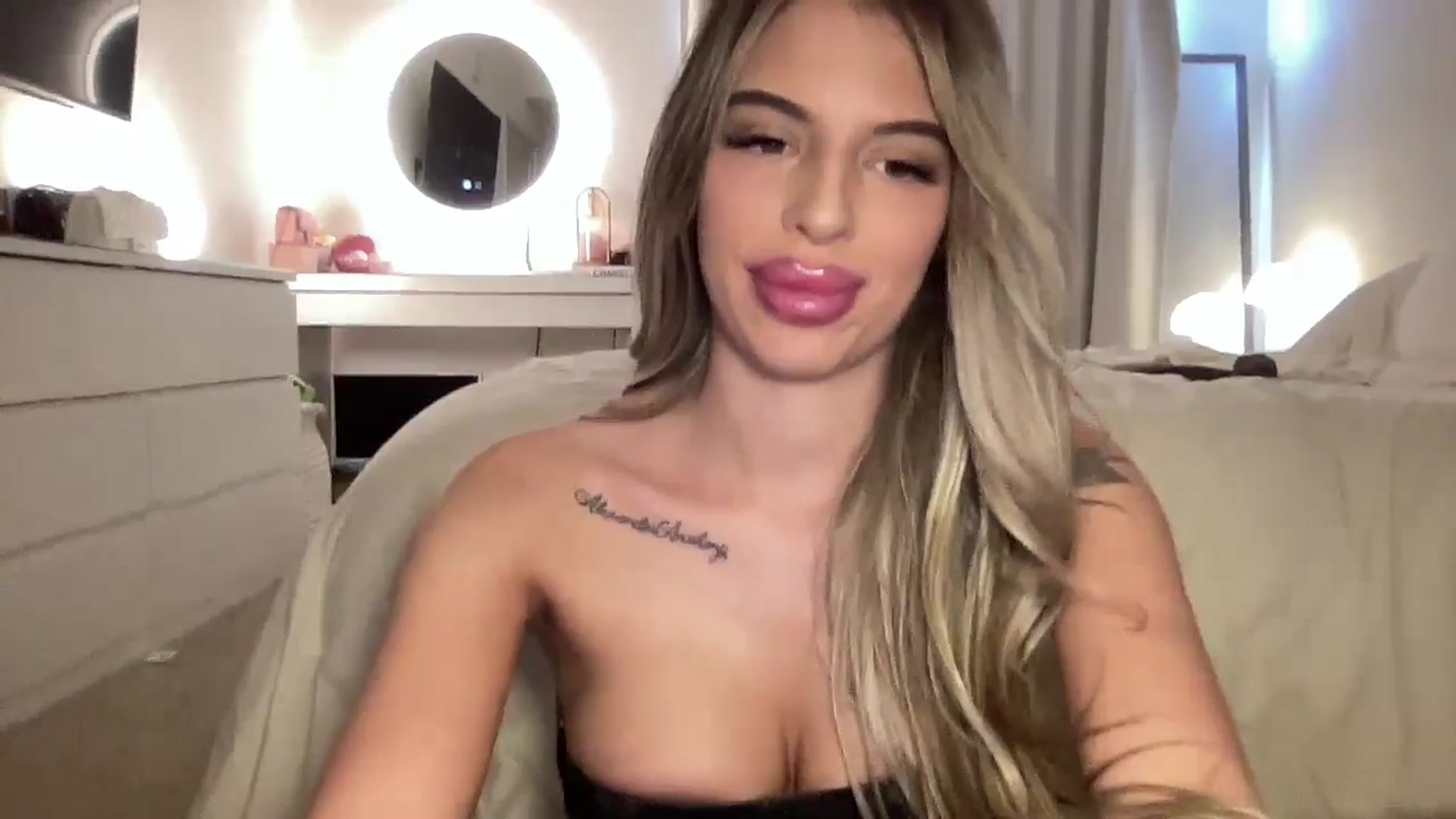 Gallery image thumbnail from aryaaxo's myfreecams stream on, 01/14/2026, 22:36 image 6 of 20